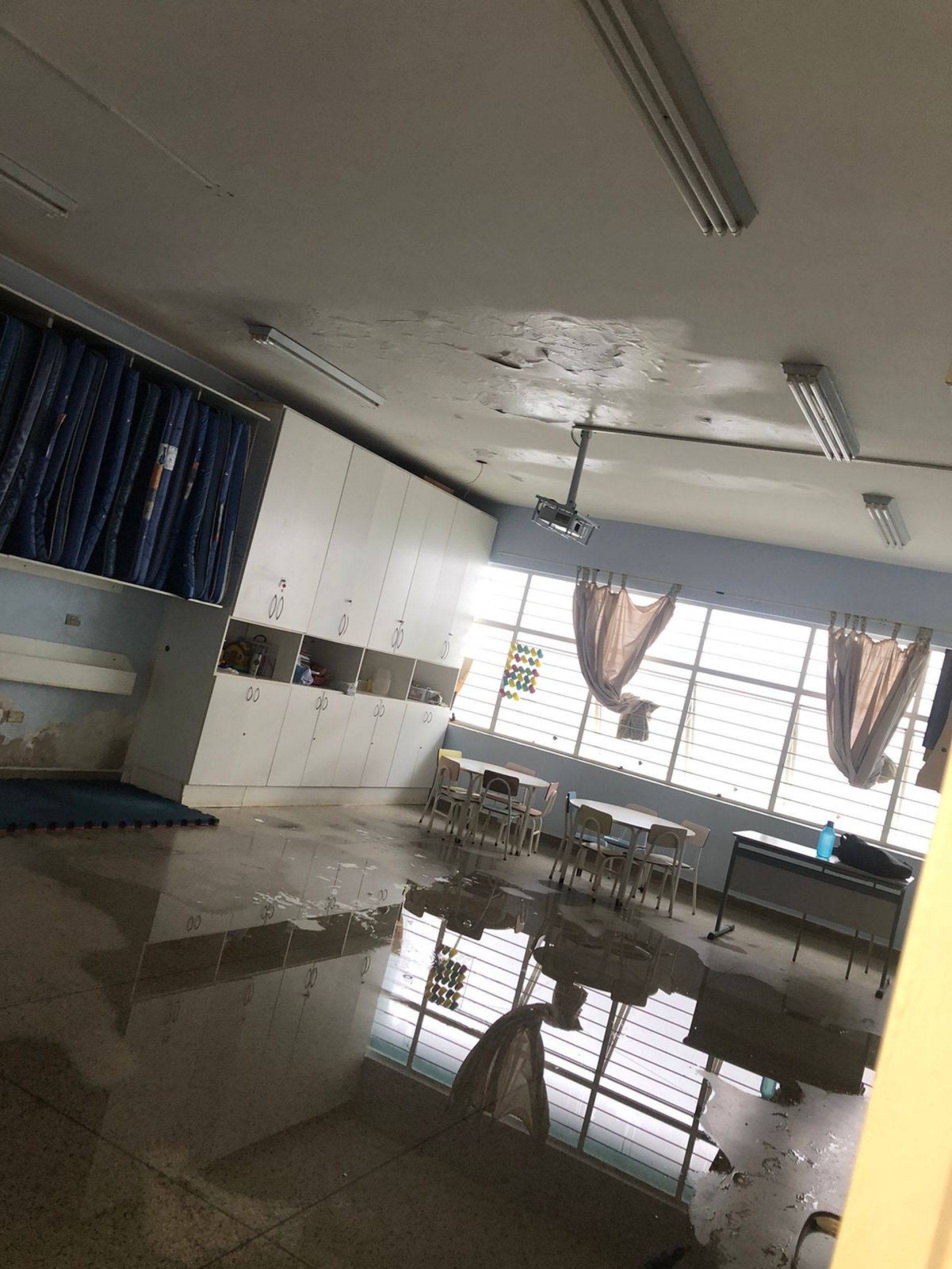 A água atingiu várias salas do Centro de Educação Infantil