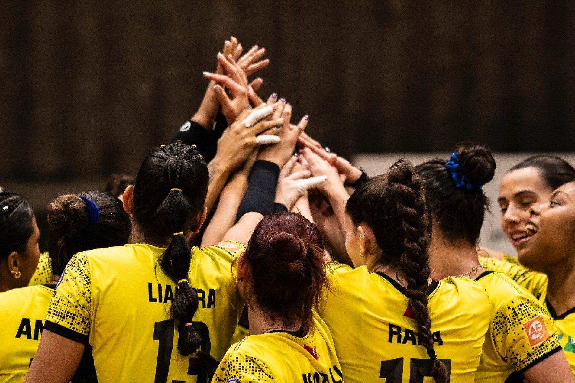 Equipe entra em quadra ás 19h