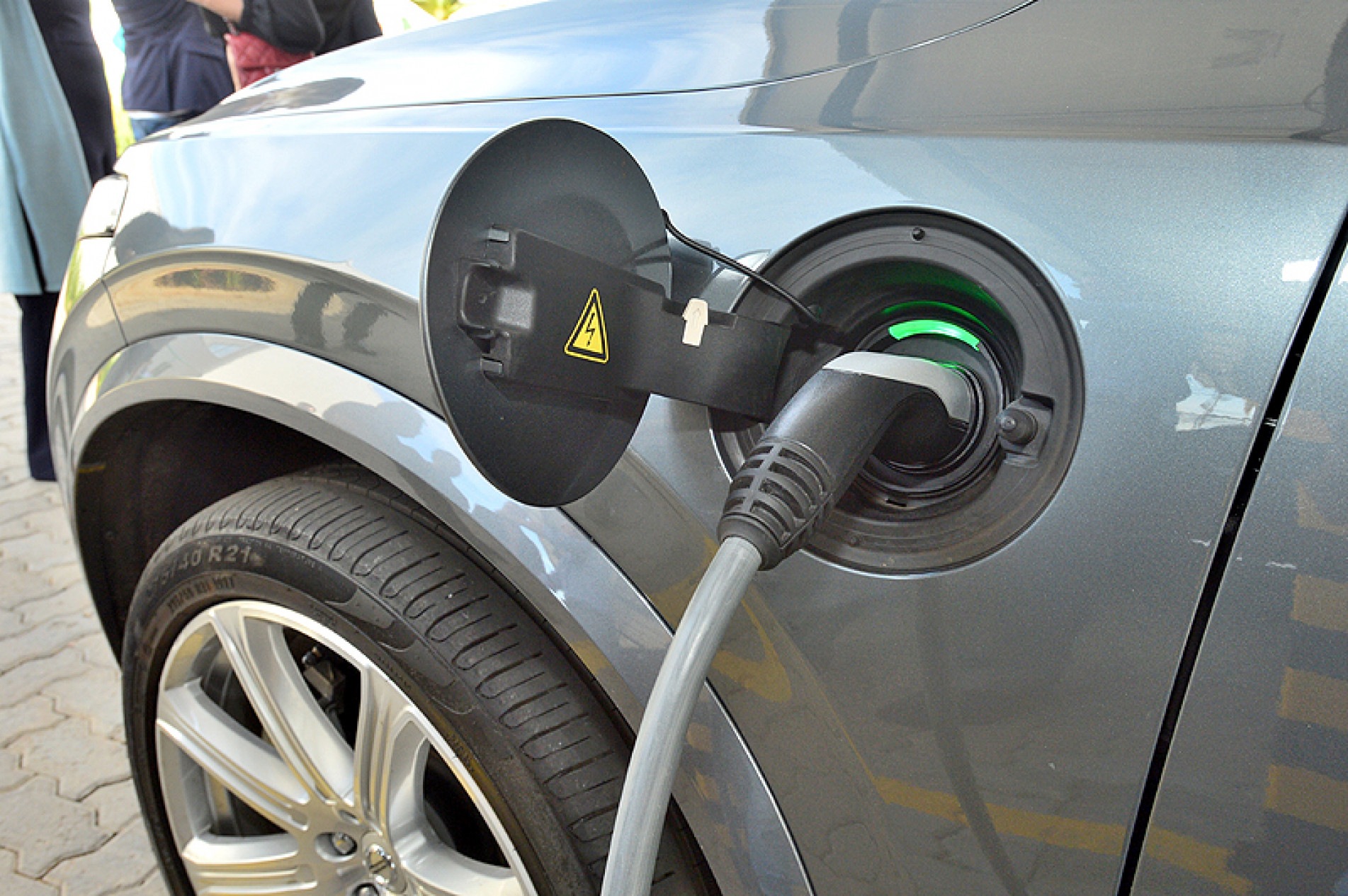 Custo de abastecimento seria menor do que carros a combustão convencionais
