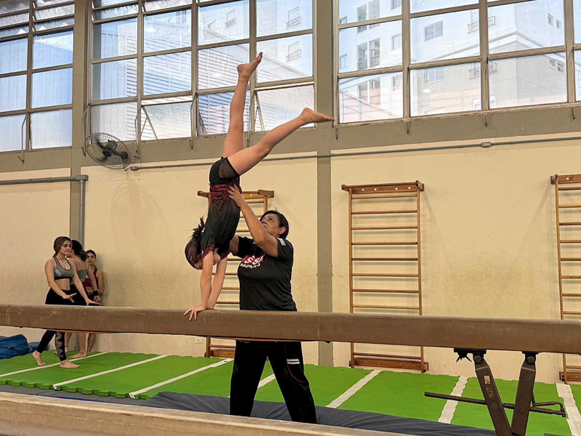 Preparo físico e psicológico fazem parte dos treinos diários da ginástica artística
