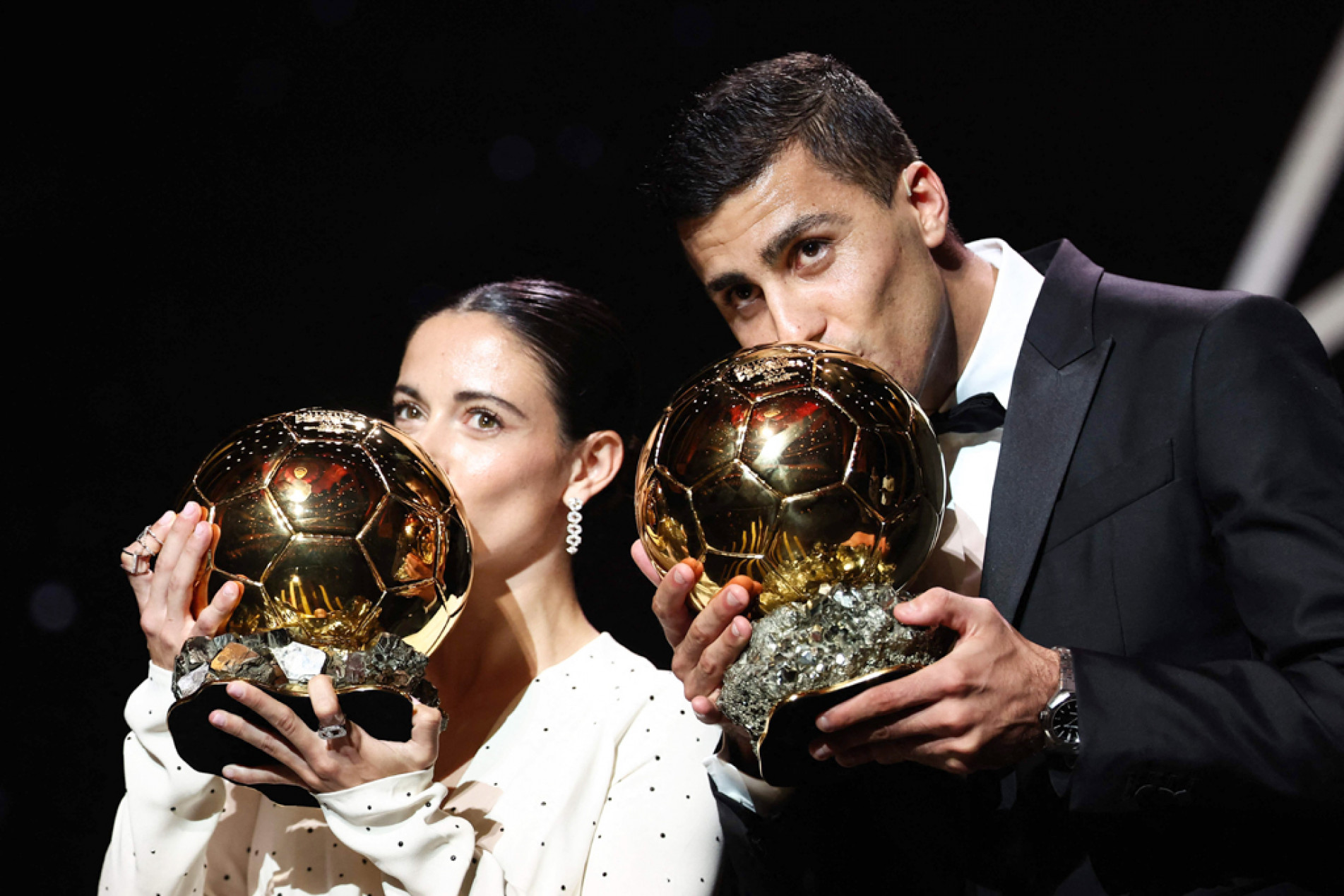 Aitana Bonmati e Rodri comemoram: cerimônia foi no Théâtre du Châtelet, em Paris
