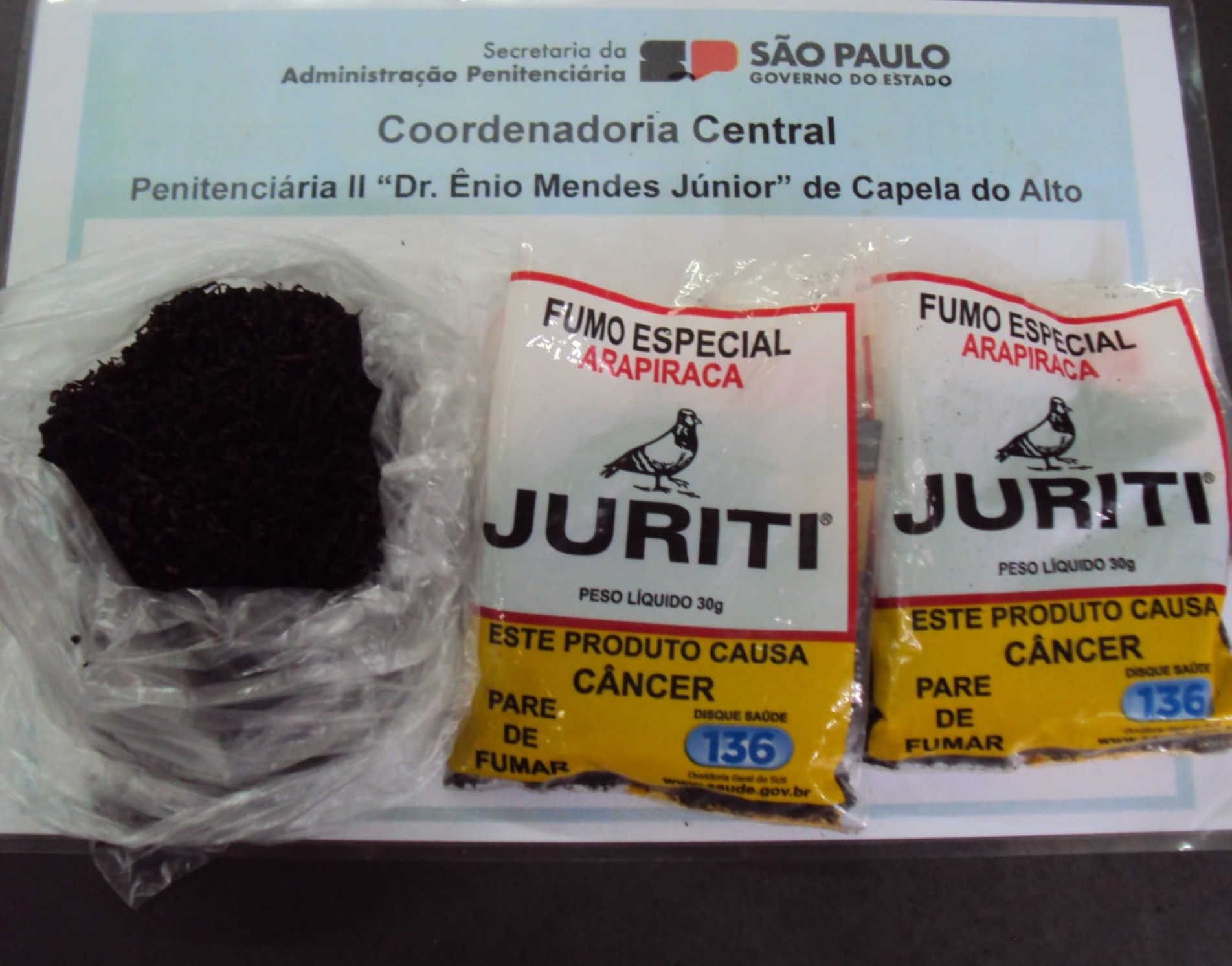 A droga estava escondida no pacote de fumo