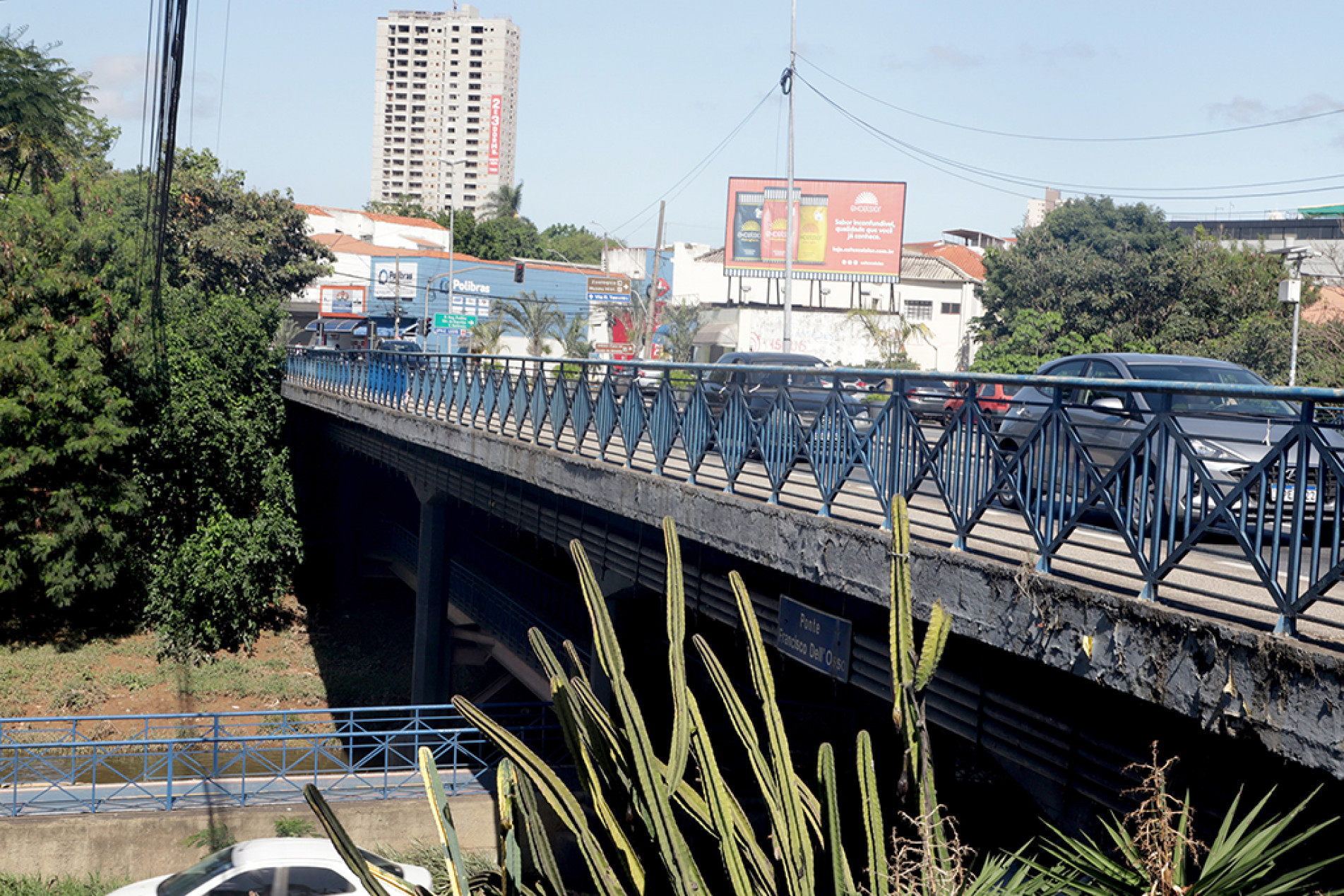 Prefeitura substituiu o gradil danificado no acidente do dia 20 de outubro

