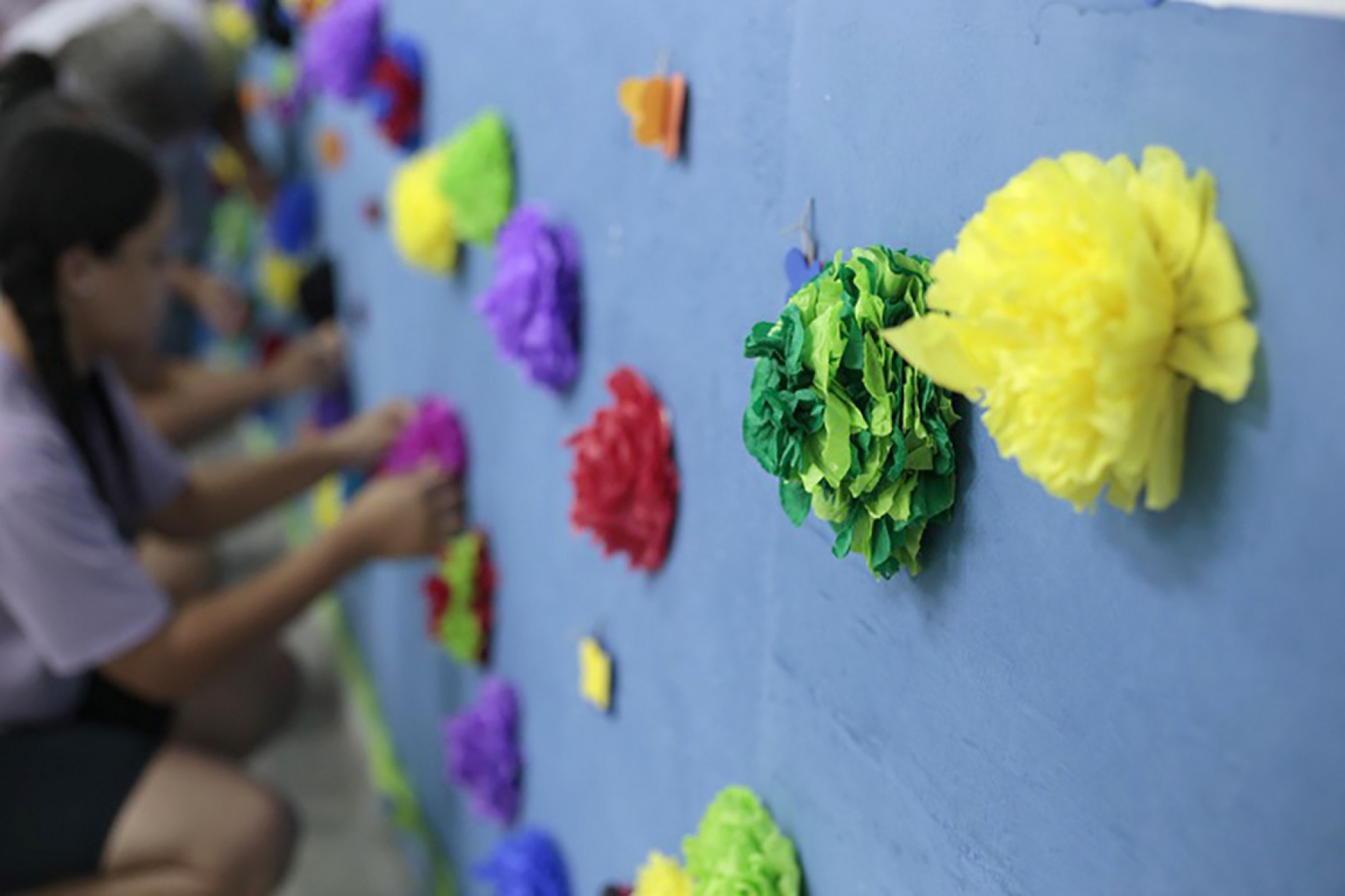 As oficinas podem ter temas como capoeira, artes visuais, dança, teatro etc