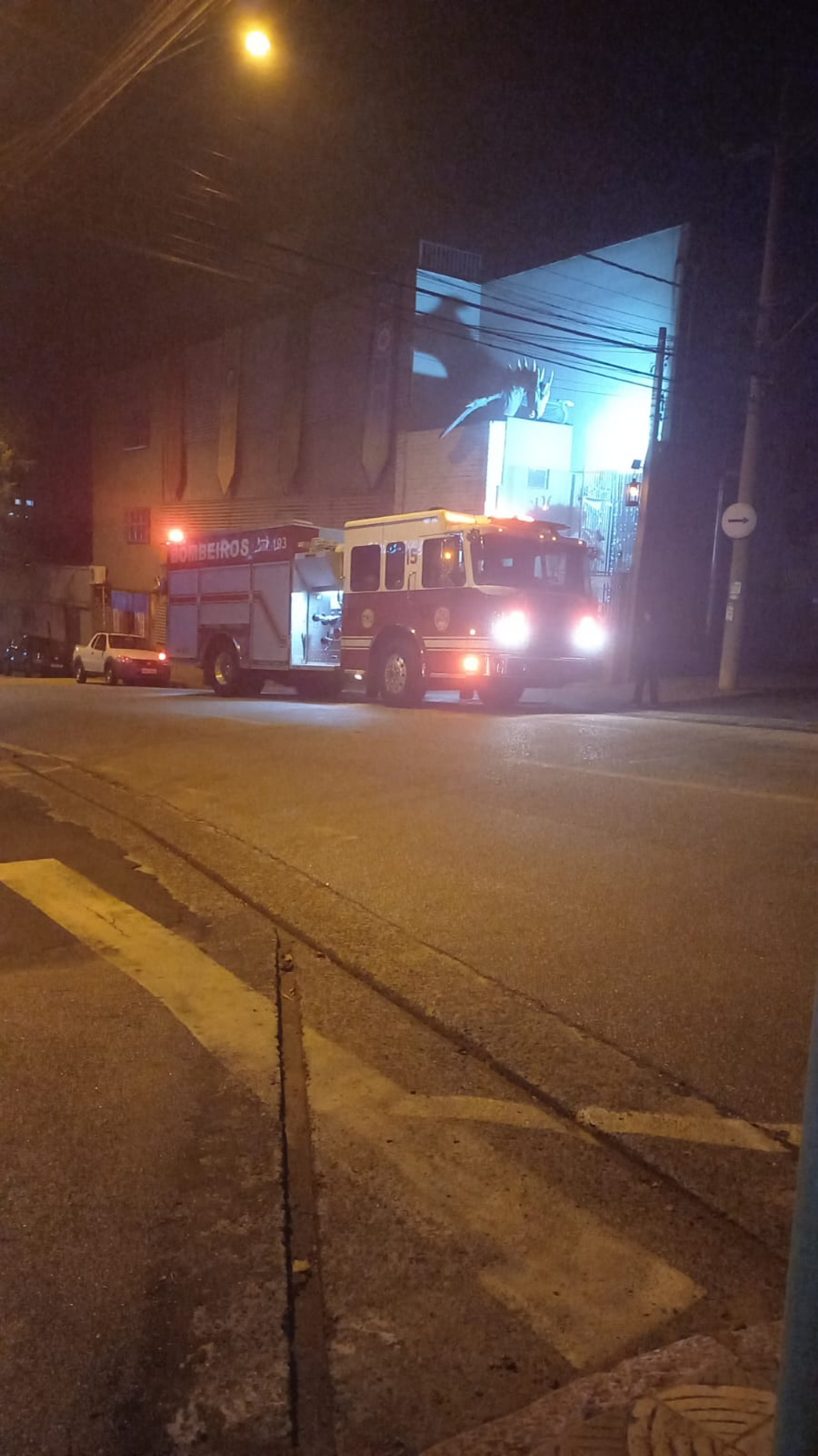 A Polícia Civil vai investigar as causas do incêndio