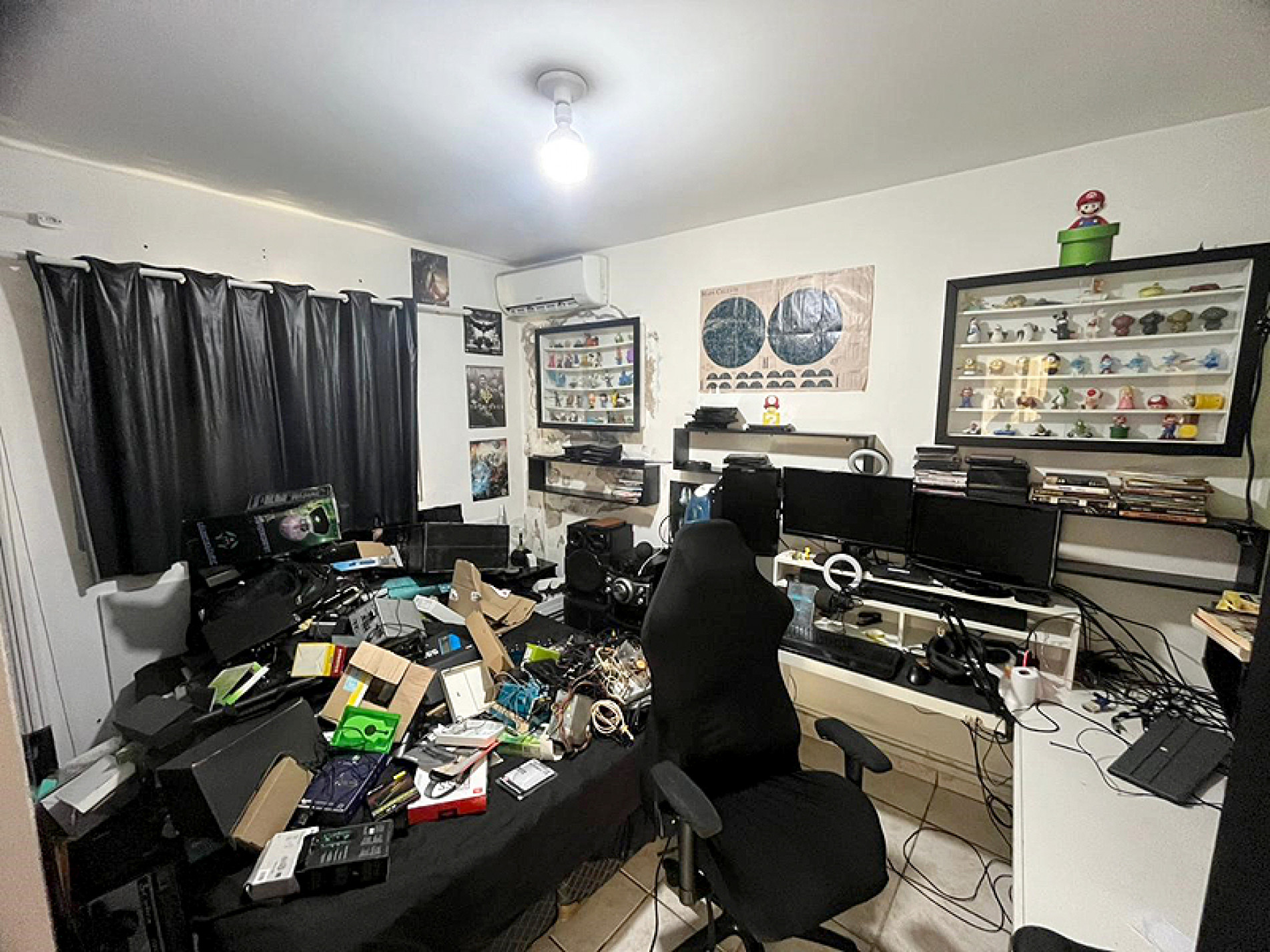 Dispositivos eletrônicos e outros equipamentos também são apreendidos para análise