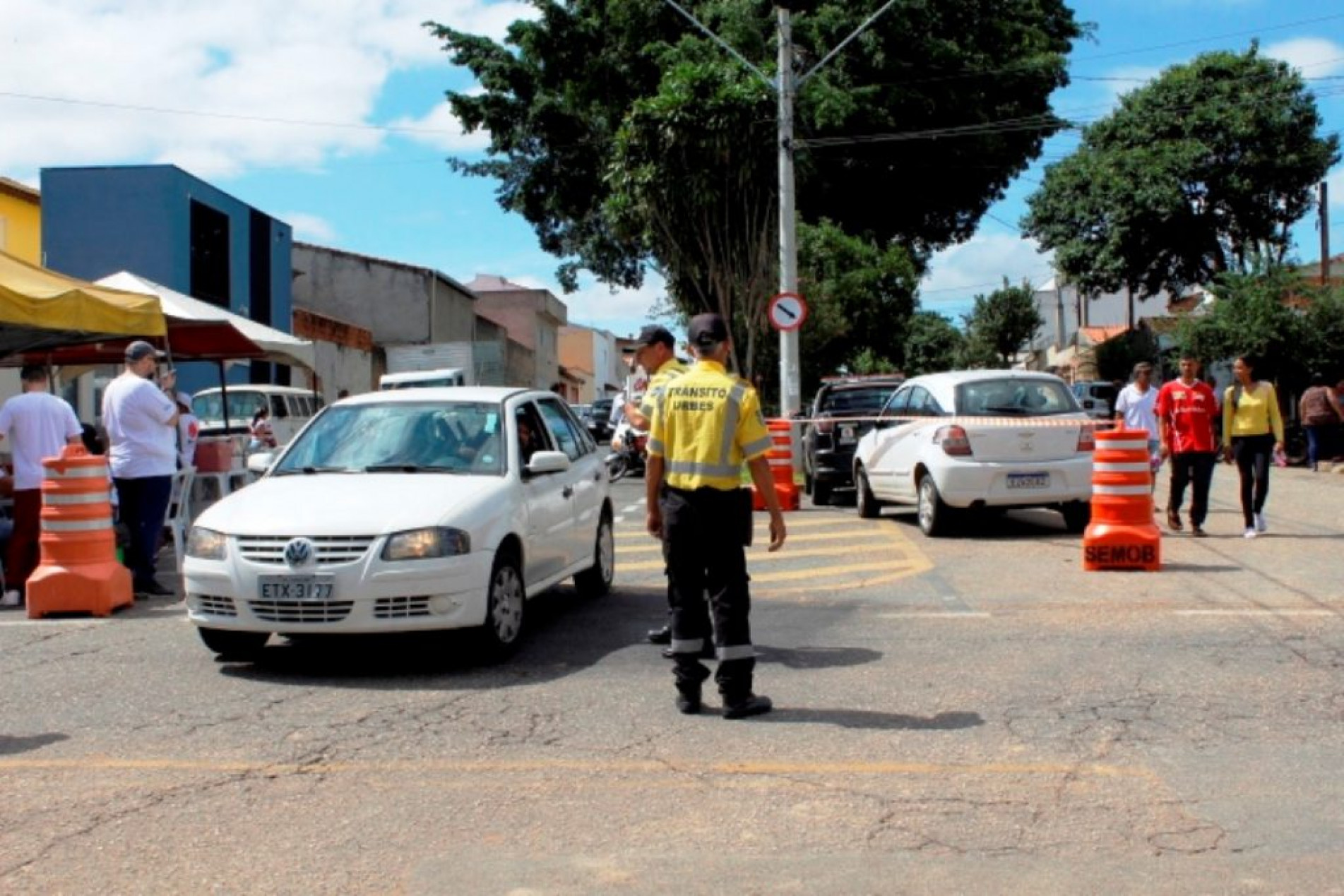 Agentes de trânsito estarão posicionados para orientar os motoristas