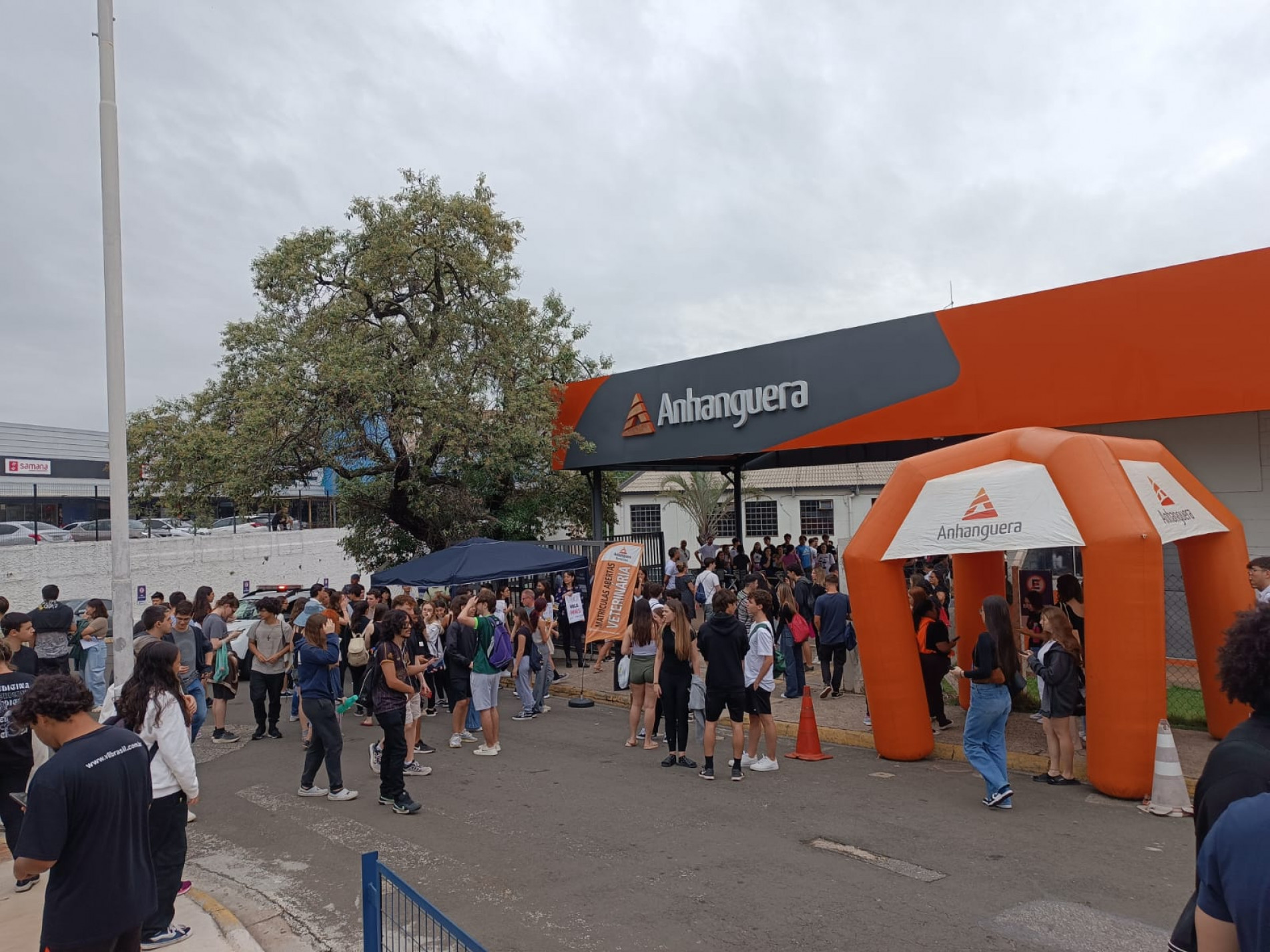 Movimento de estudantes foi intenso na Faculdade Anhanguera