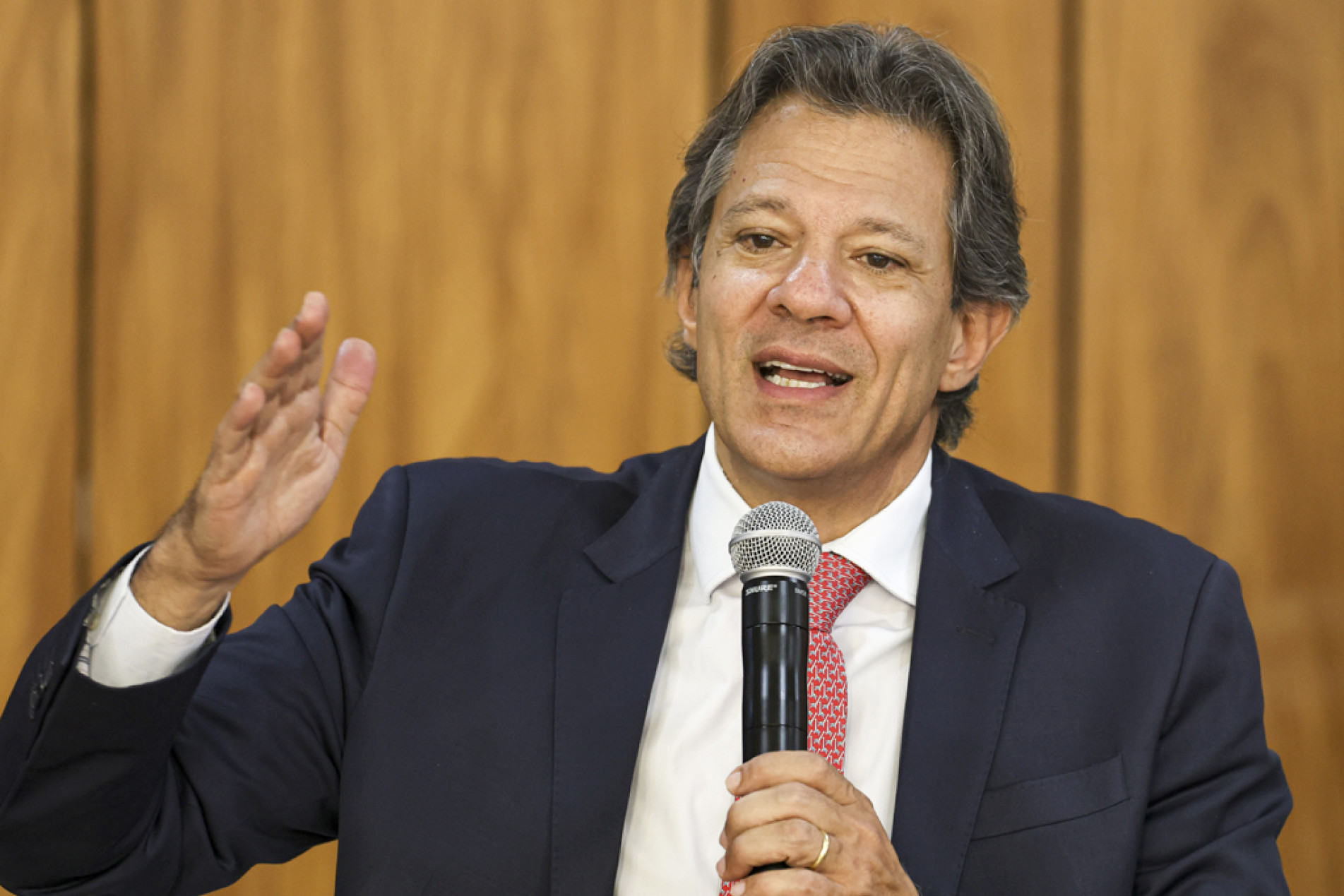 Haddad prepara proposta de redução de gastos do governo 
