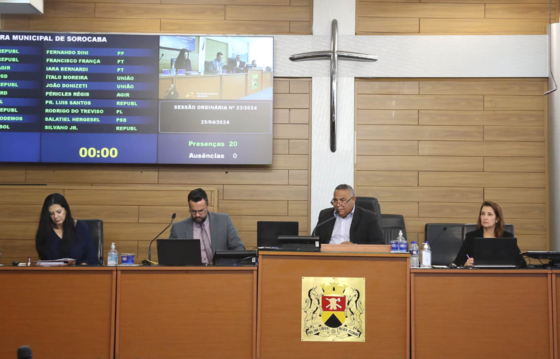 Proposta é do vereador Fábio Simoa, que cria a política municipal de repressão e punição à conduta
