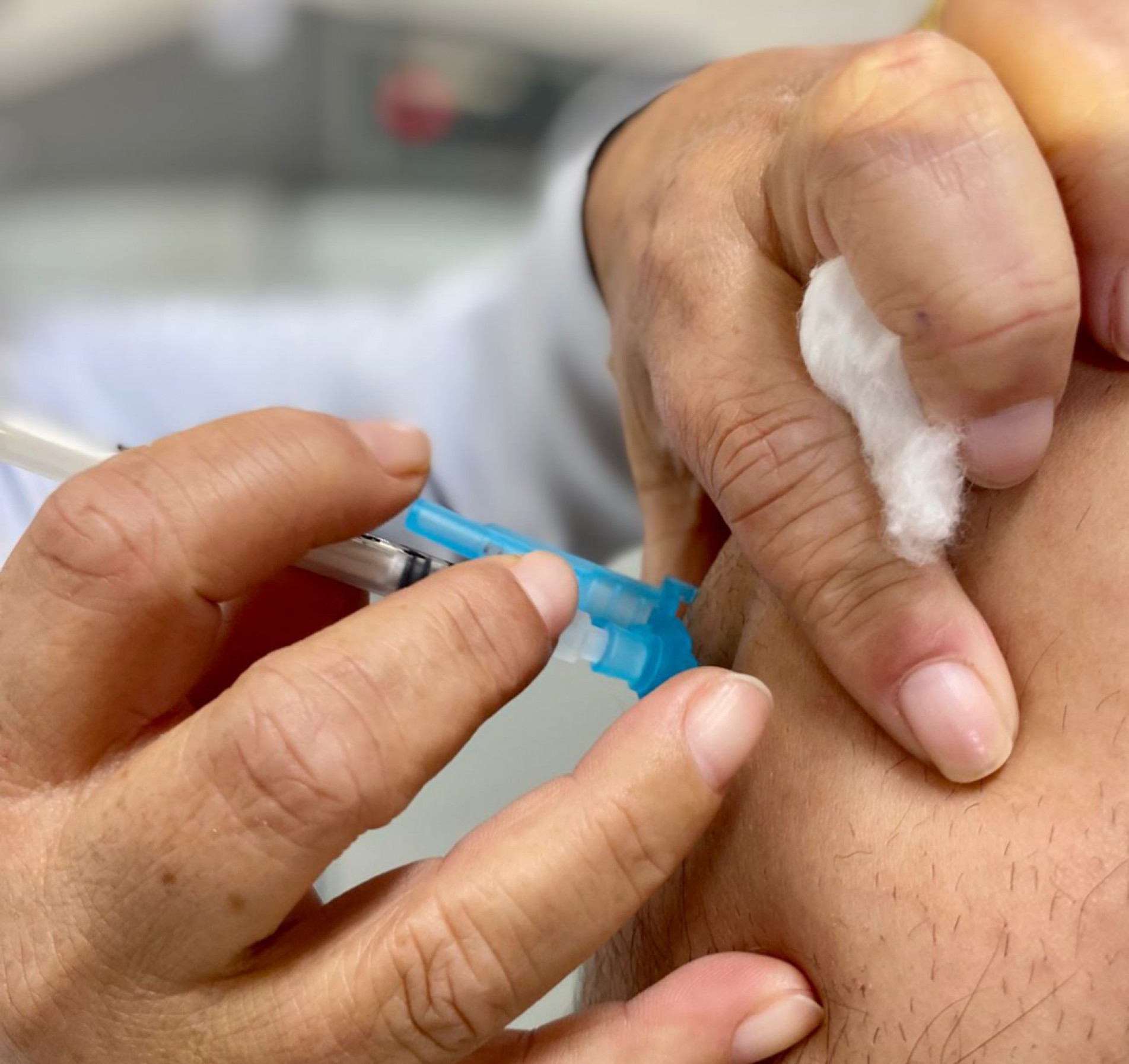 A vacinação é essencial para que o sistema imunológico possa se defender de maneira mais eficaz com o aparecimento de doenças