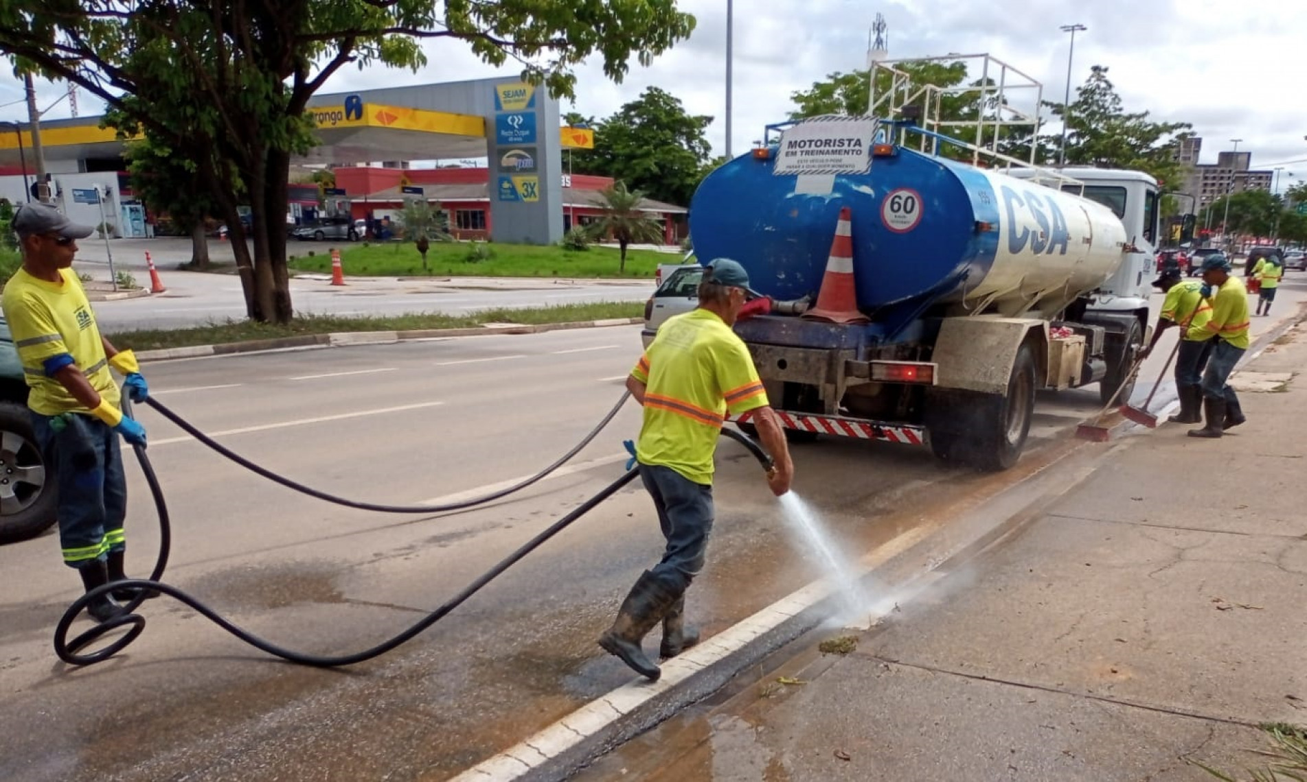 Equipes mobilizadas para monitorar e atuar na cidade, em ações decorrentes de emergências climáticas