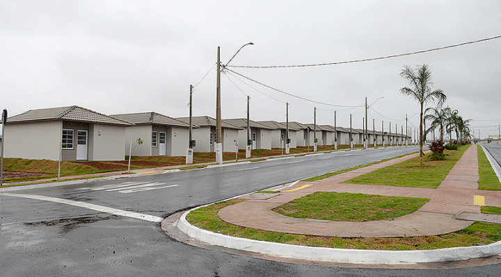 A cerimimônia marcará a entrega dos imóveis para as famílias
