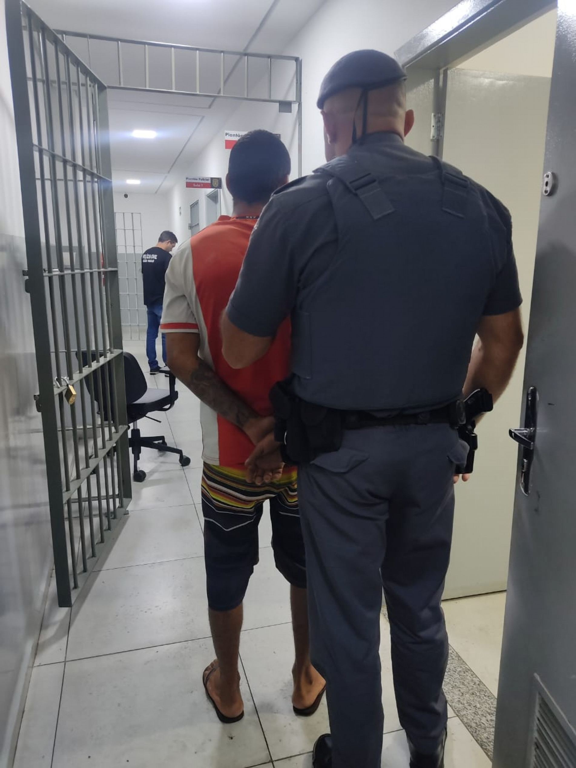 O agressor foi levado à DDM e ficou à disposição da Justiça