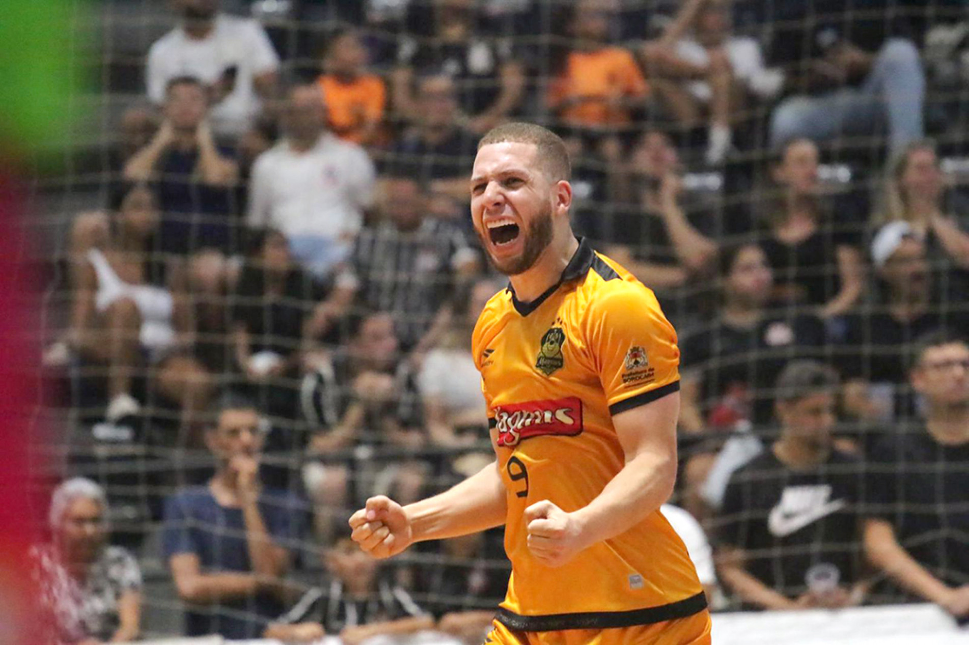 Charuto vibra com um dos gols marcados na prorrogação: próximo compromisso será no dia 3
