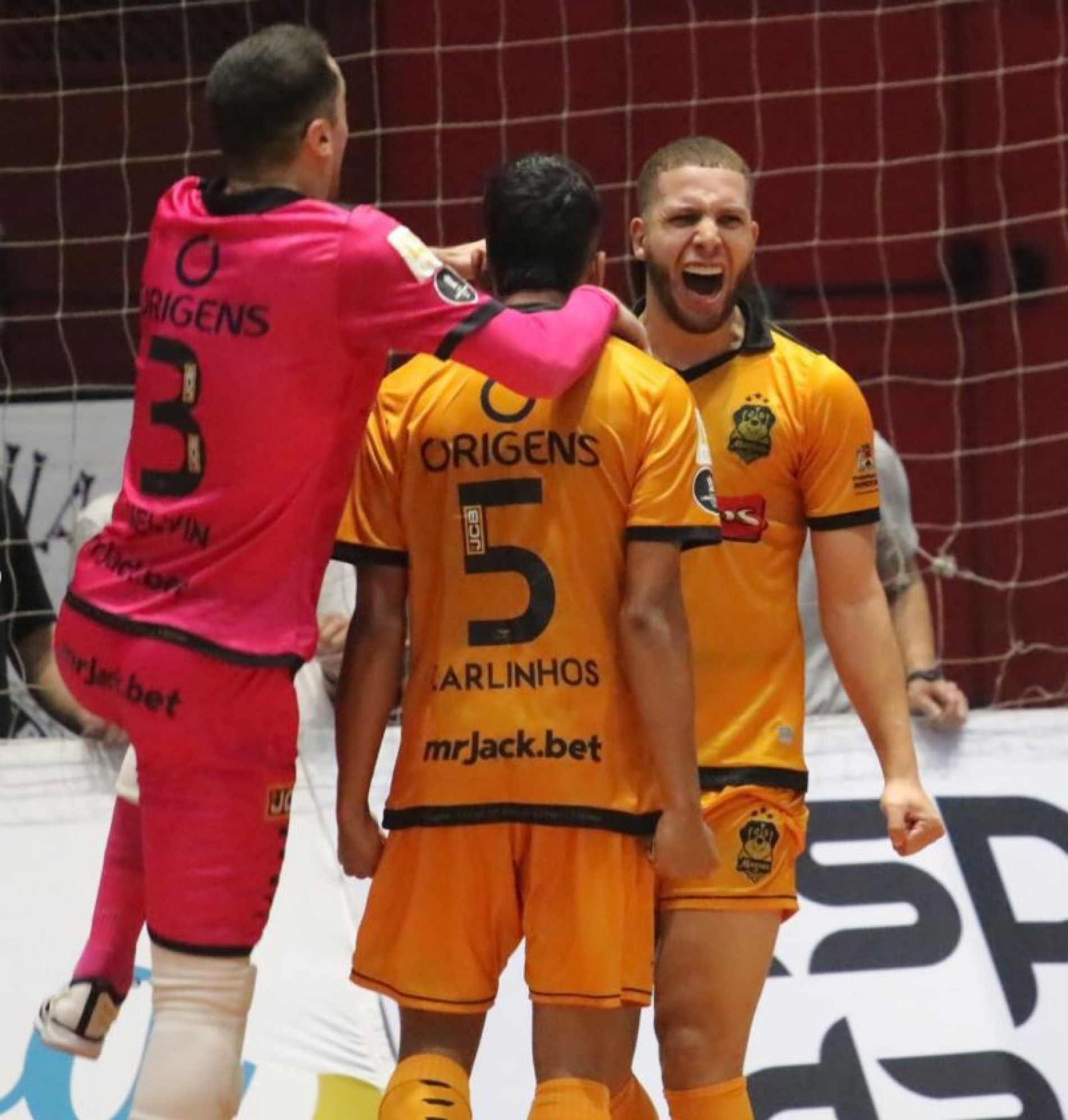 Charuto marcou duas vezes