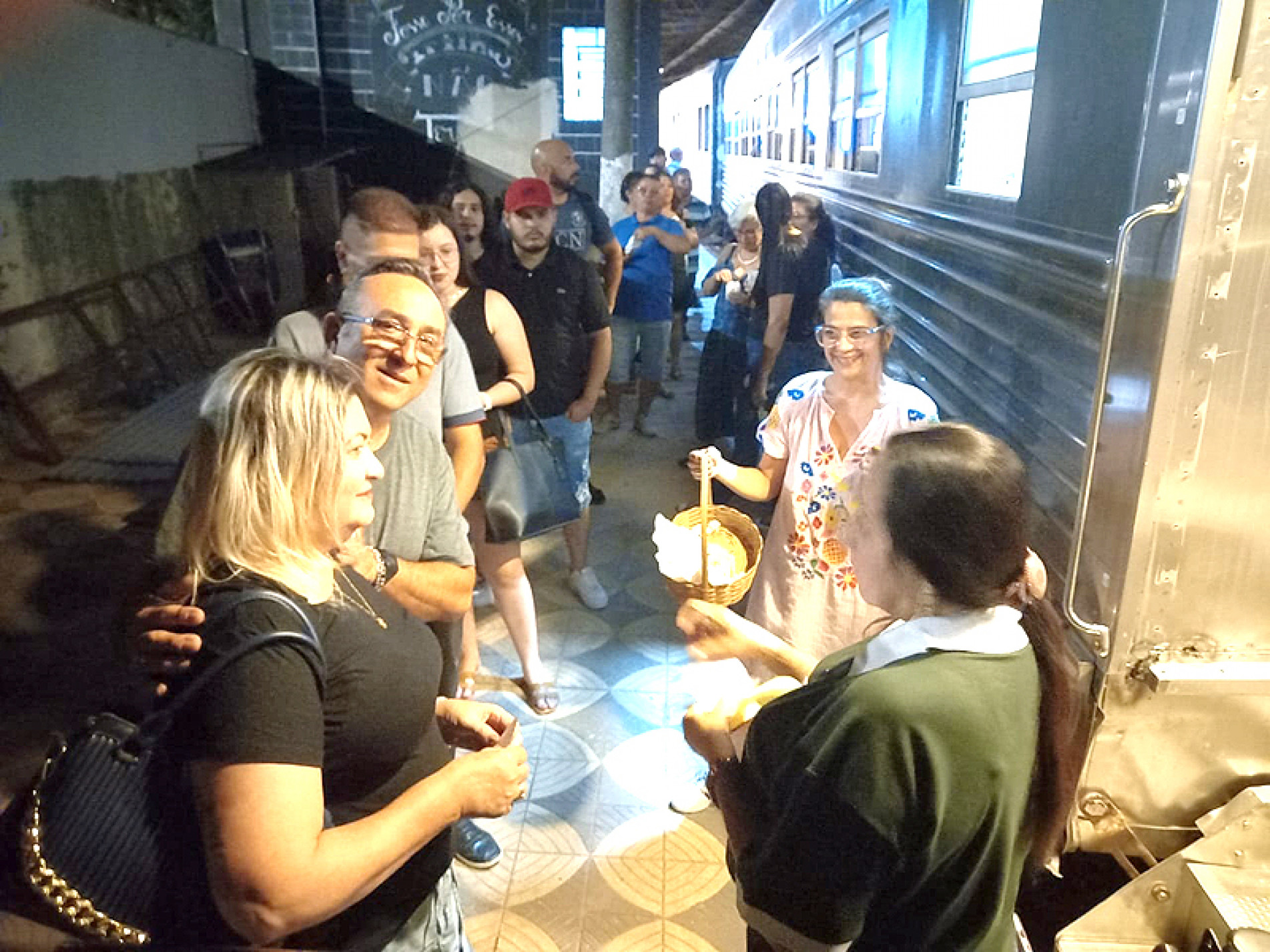 Sessões são realizadas em um vagão especialmente adaptado para a exibição
