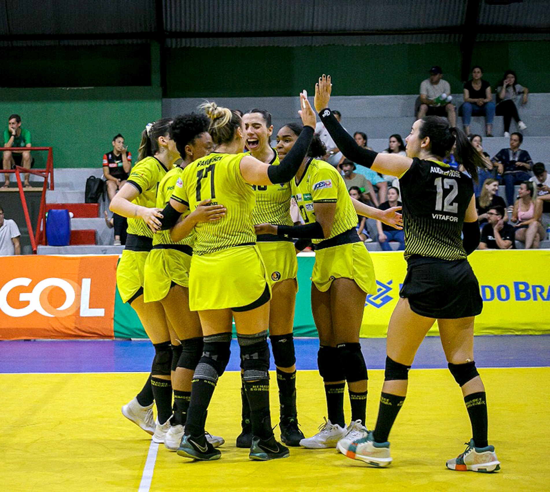 Jogadoras comemoram: foco nos Jogos Abertos
