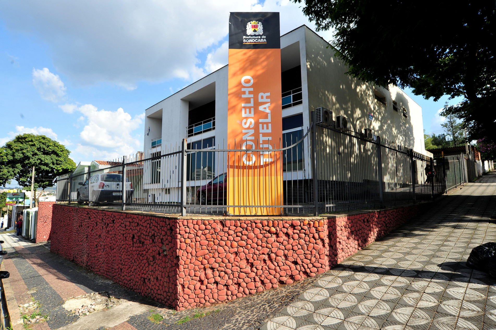 A casa encontrava-se insalubre para moradia.