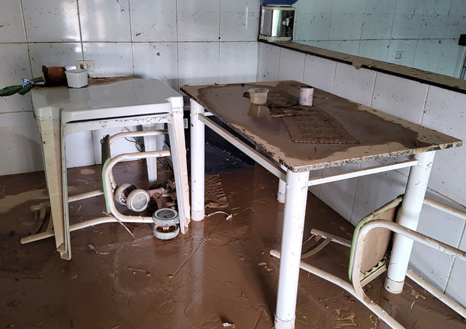 Estragos causados pelas chuvas na casa da autônoma Cristina Dalva de Oliveira Elias
