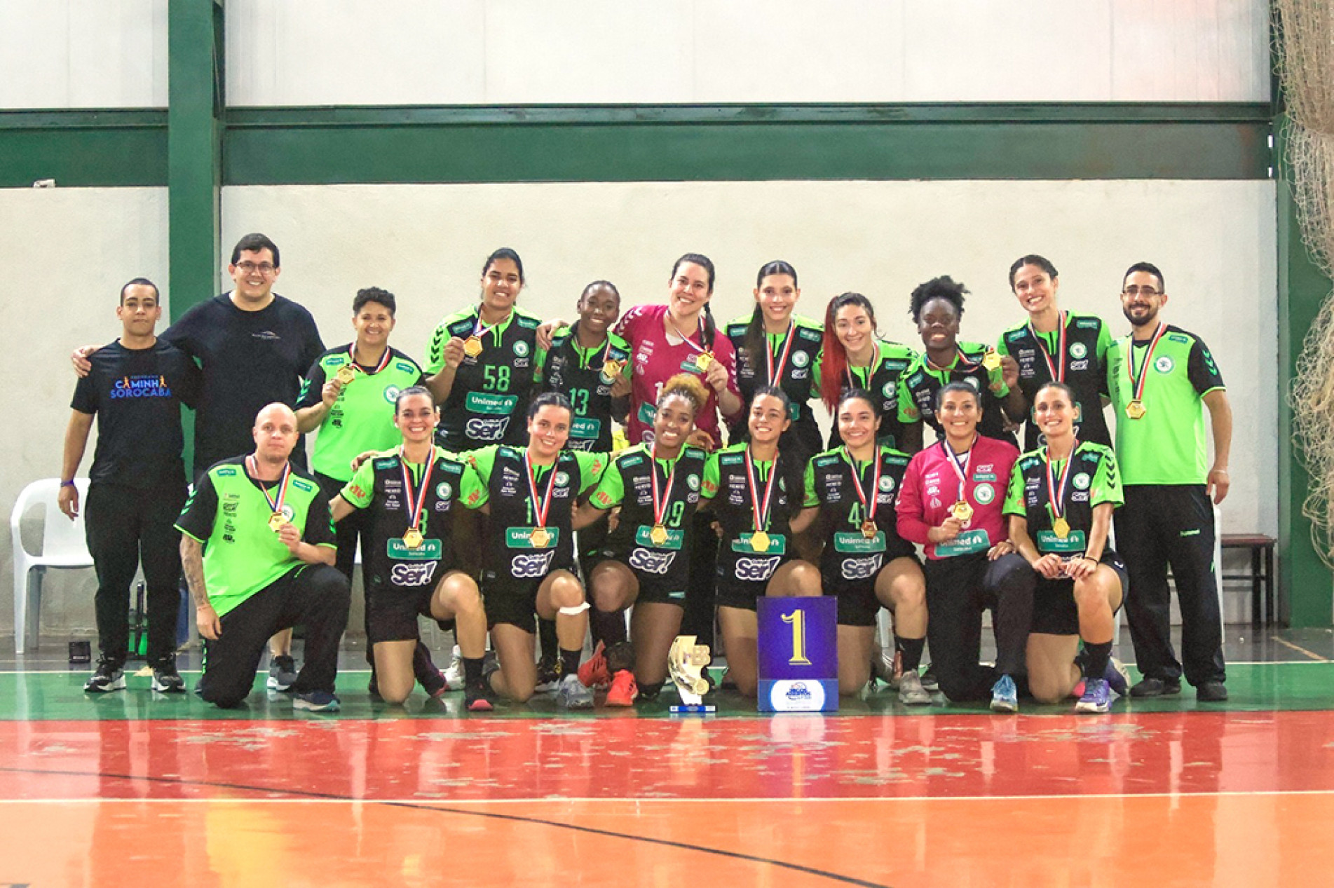 Meninas do handebol também chegam ao lugar mais alto do pódio

