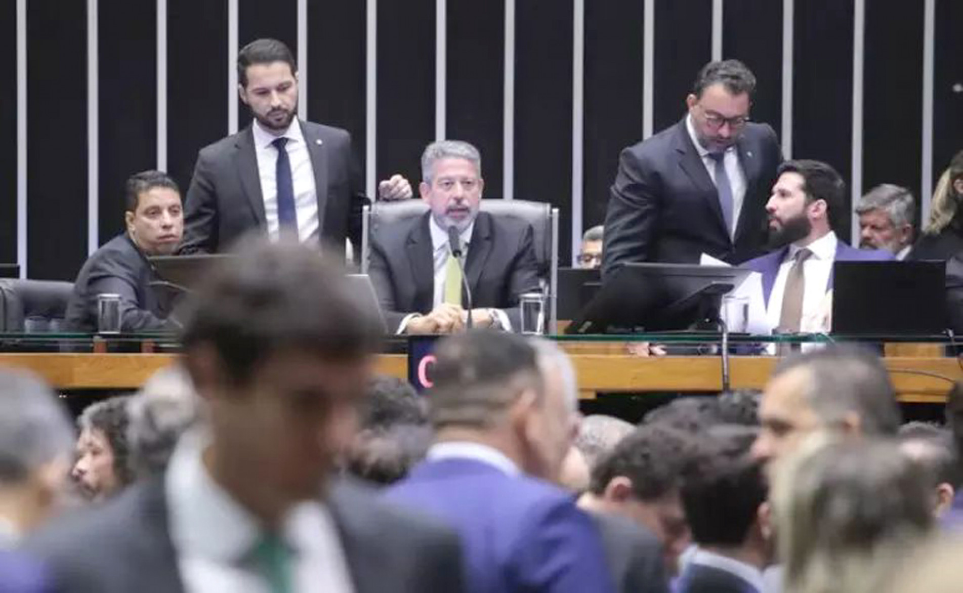 Deputados concluíram votação da PEC com novas regras 
