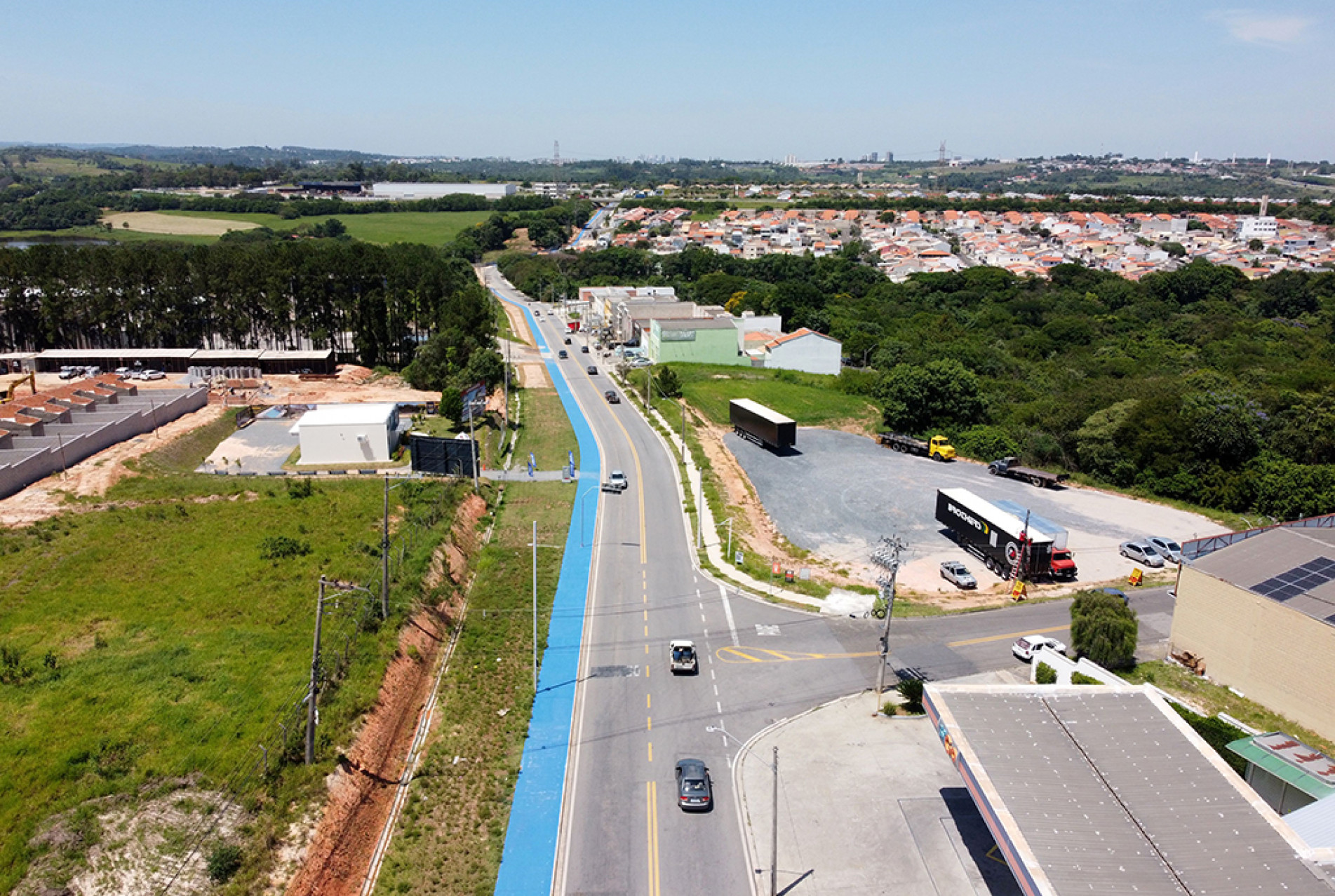 Trecho de 6 quilômetros da avenida foi asfaltado
