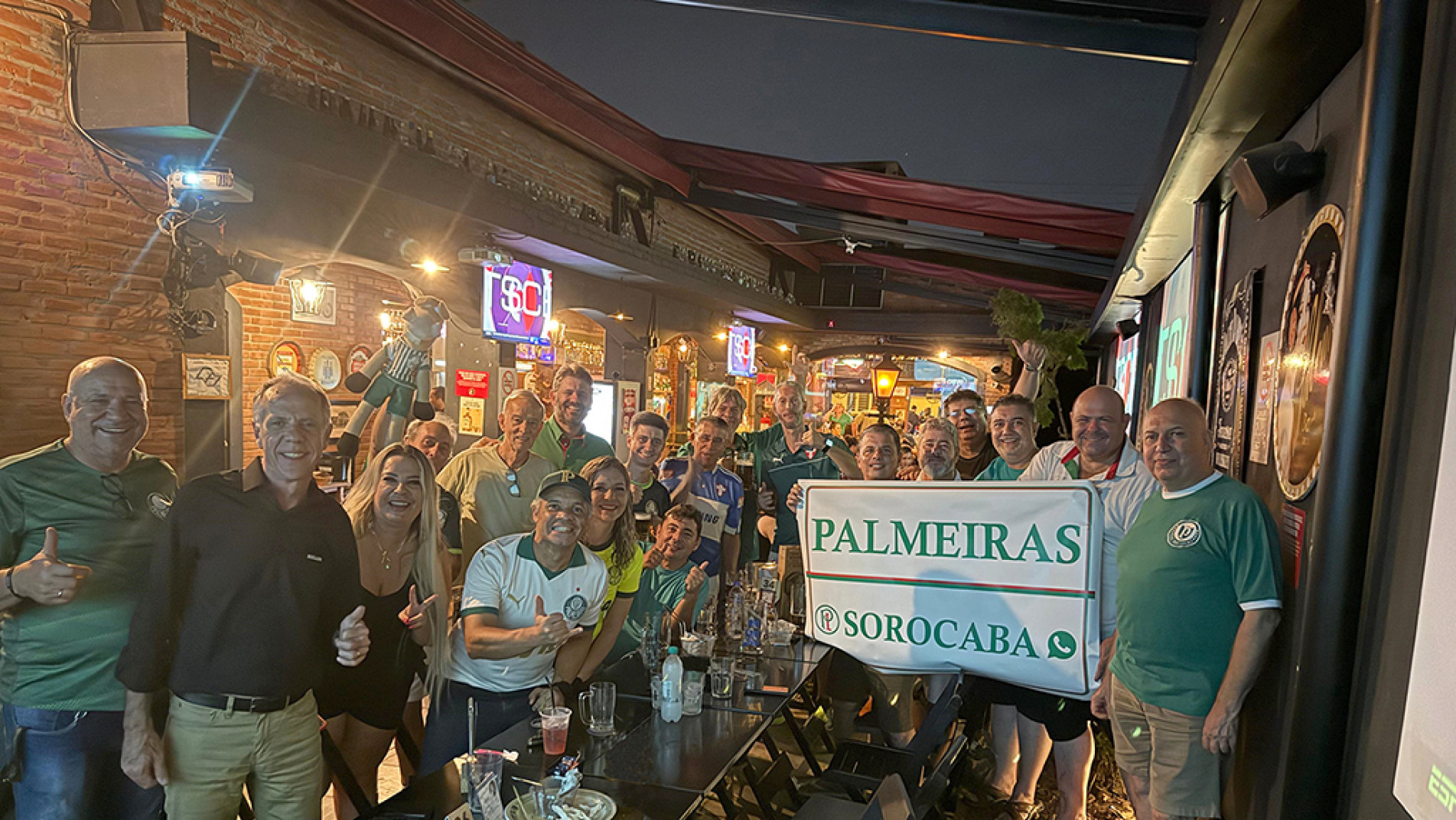 Grupo em confraternização: acreditam que erros não serão repetidos
