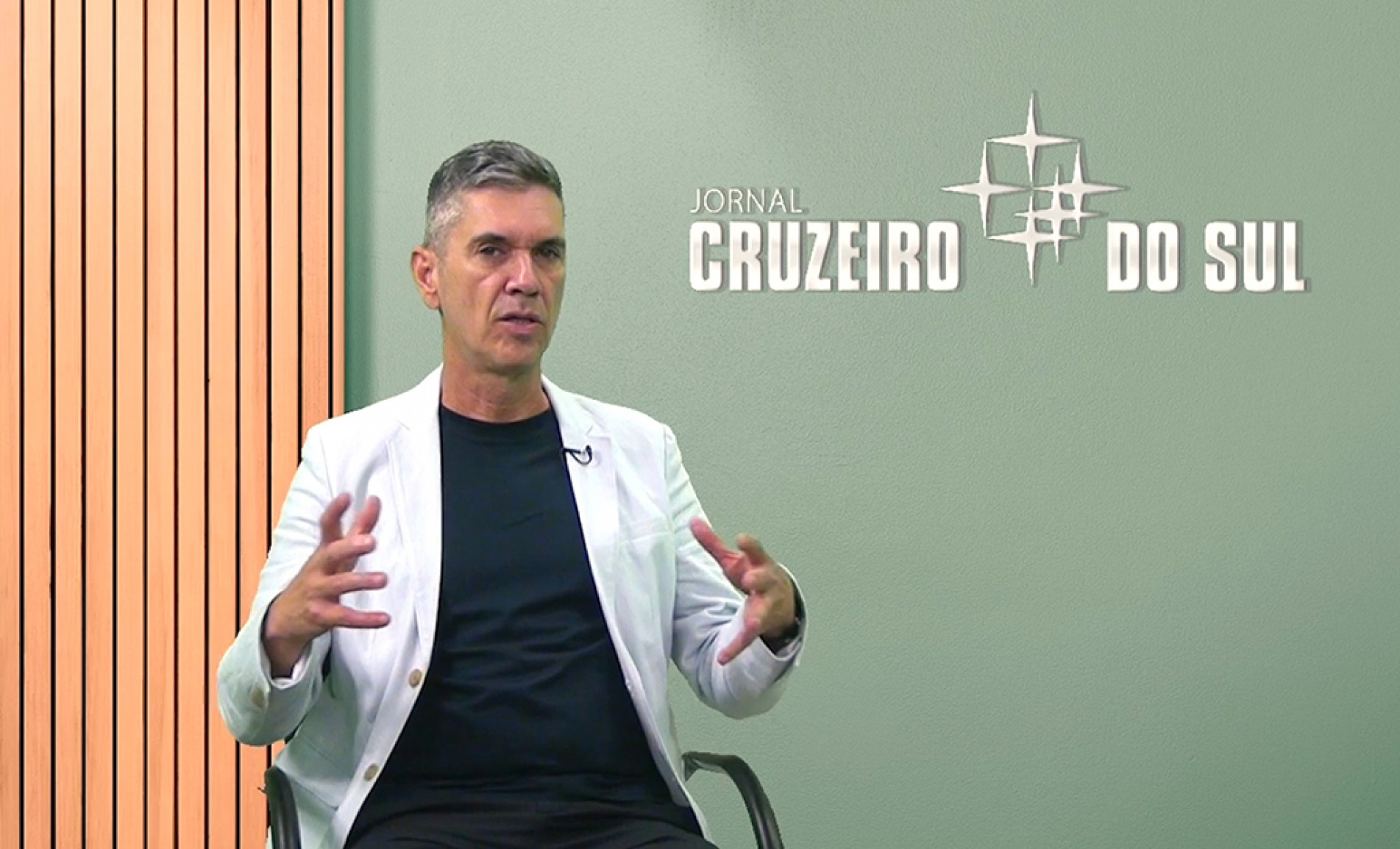 Reeleito, prefeito tem 56 anos, é historiador formado pela USP e pós-graduado em ciências políticas
