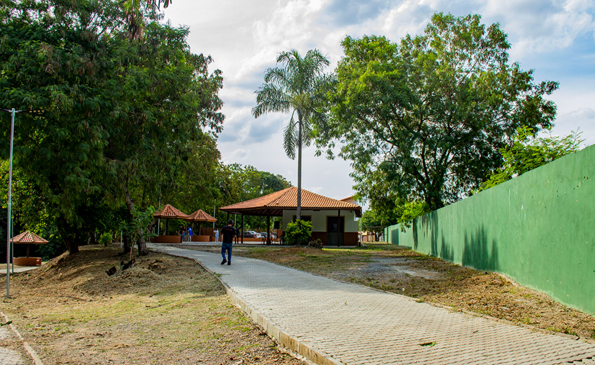 Ponto turístico recebeu quiosques, portaria e sanitários
