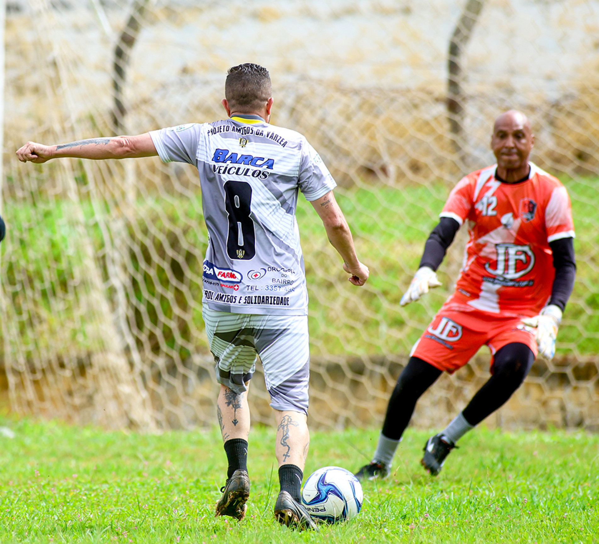 Foram disputadas partidas nas categorias quarentão, veterano e segundão: clima de amizade
