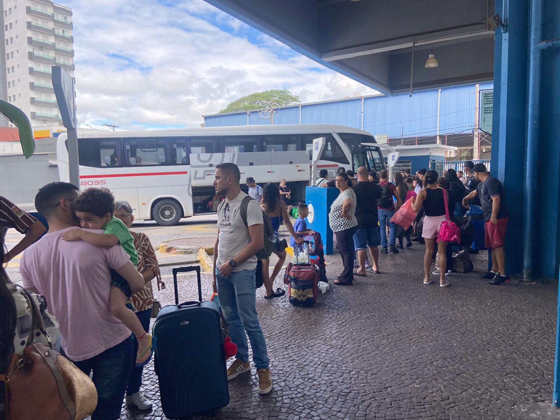 Ontem o fluxo de pessoas já se apresentava além do normal 
