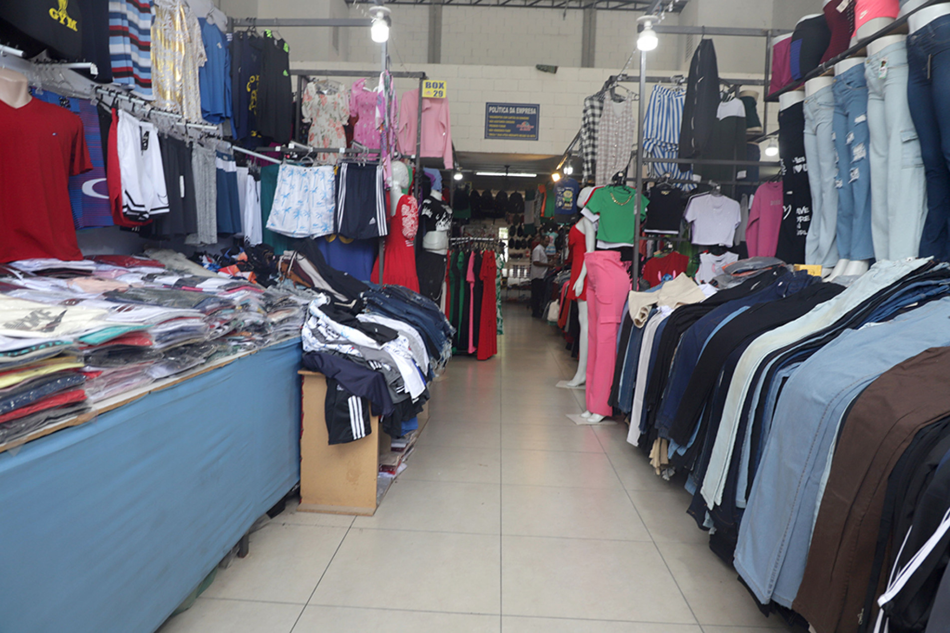 Em bairros como Altos do Ipanema, São Bento e Wanel Ville, 
o comércio tem se instalado de forma concreta
