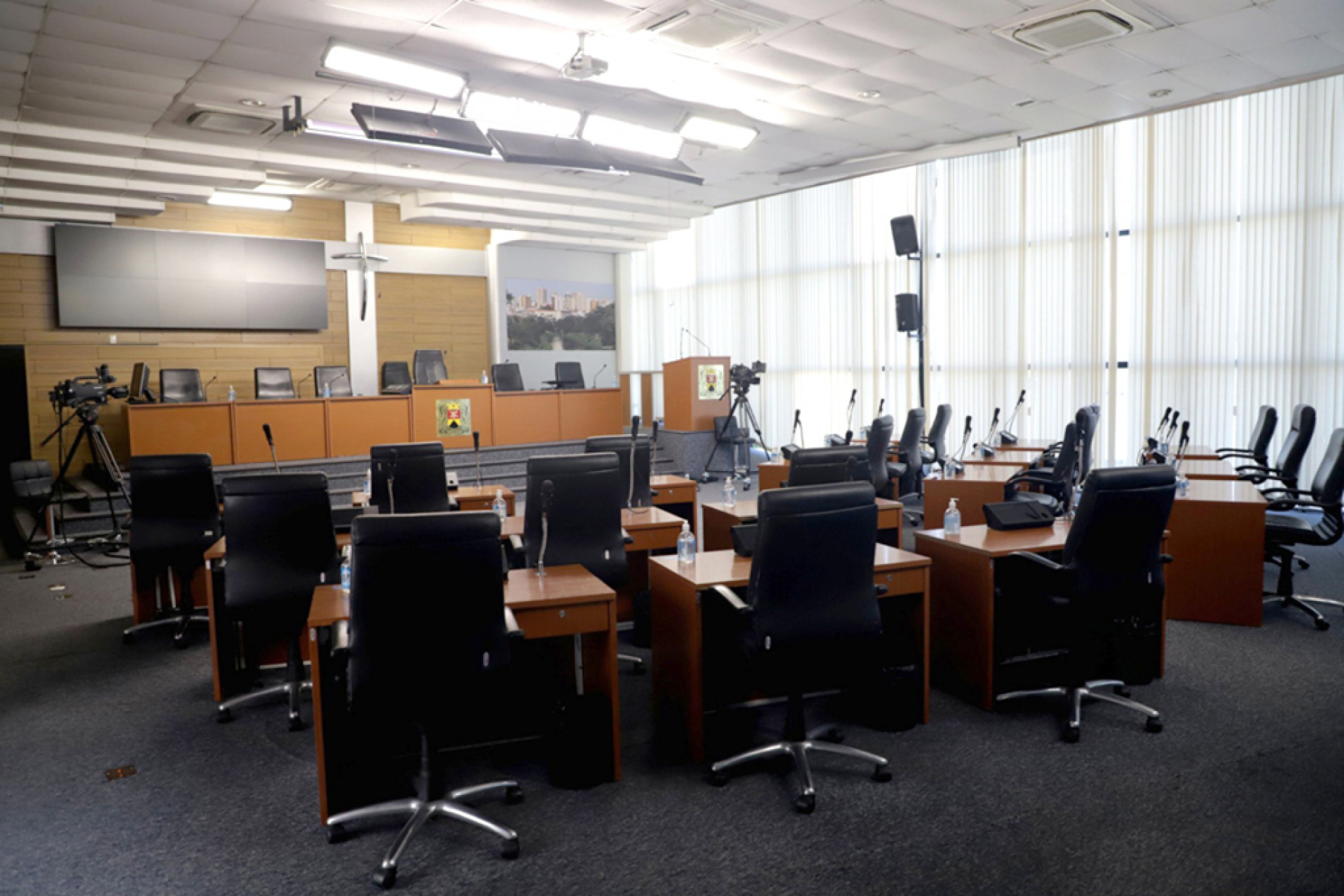 Novas cadeiras foram colocadas no plenário. Parlamentares passaram de 20 para 25 
