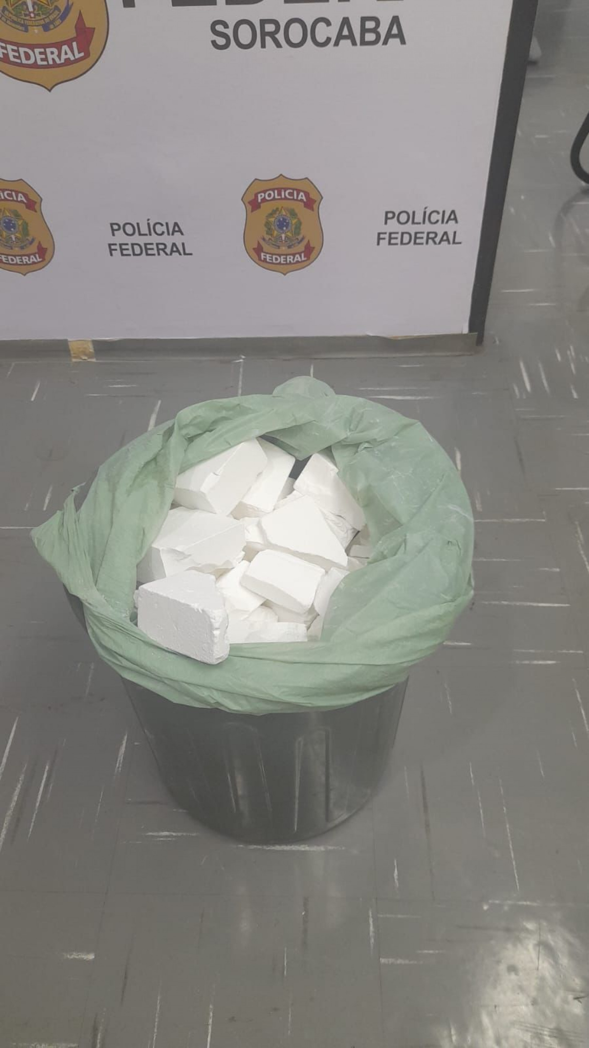  O acusado já havia sido preso por tráfico de drogas e desacato