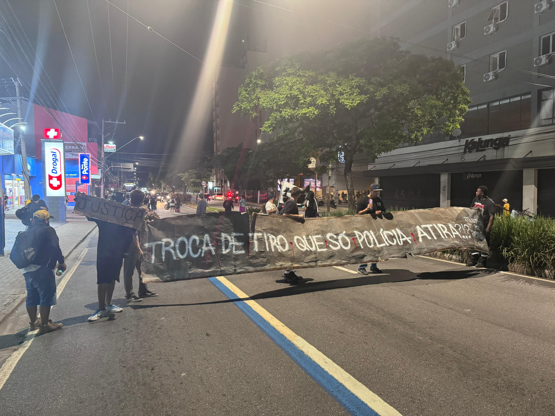 Manifestação aconteceu na avenida General Carneiro