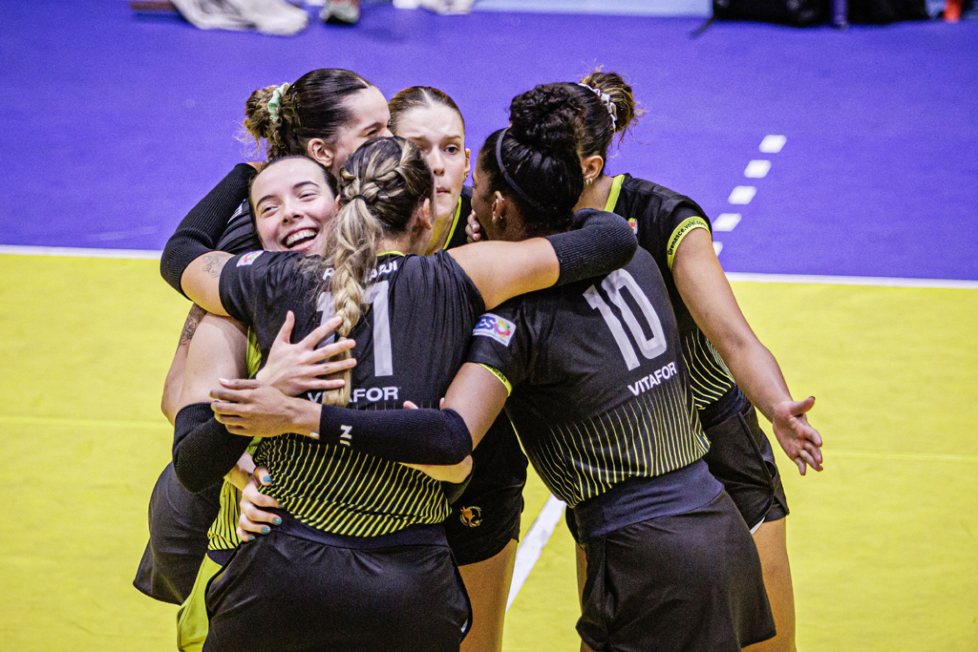 Jogadoras em mais um triunfo na Superliga B: próximo compromisso é em casa
