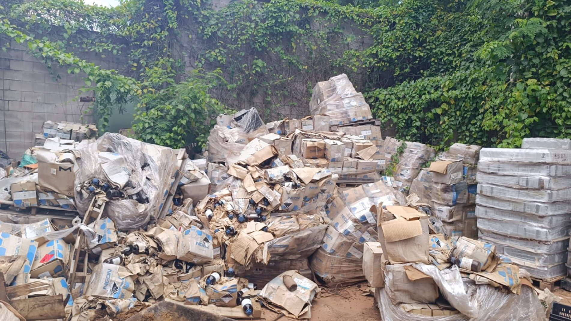 Fábrica ficava no Jardim Garcia, em Campinas. Dois homens foram presos em flagrante
