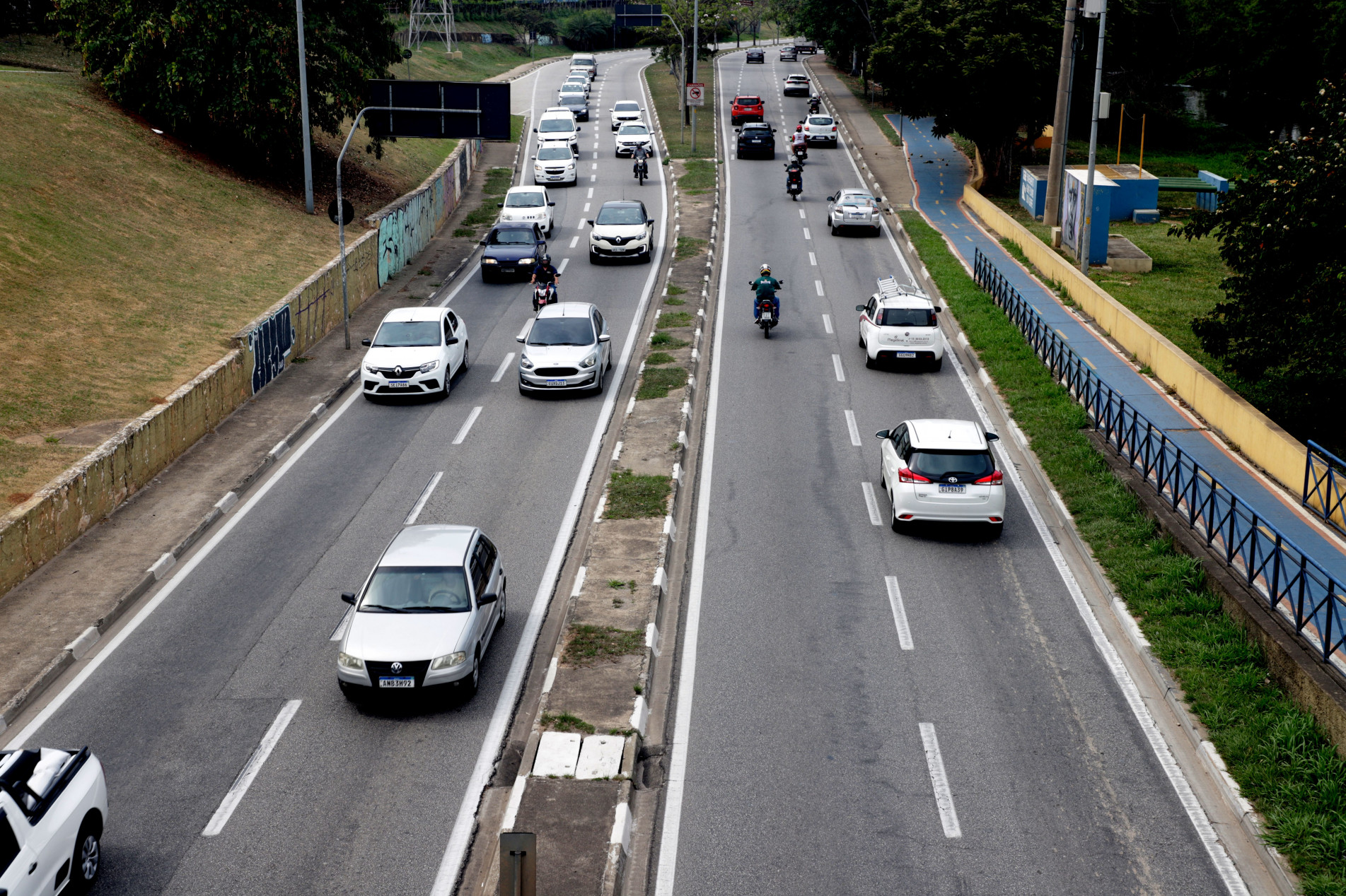 É possível parcelar o imposto em cinco vezes e o pagamento pode ser feito por Pix, rede bancária, casas lotéricas ou cartão de crédito