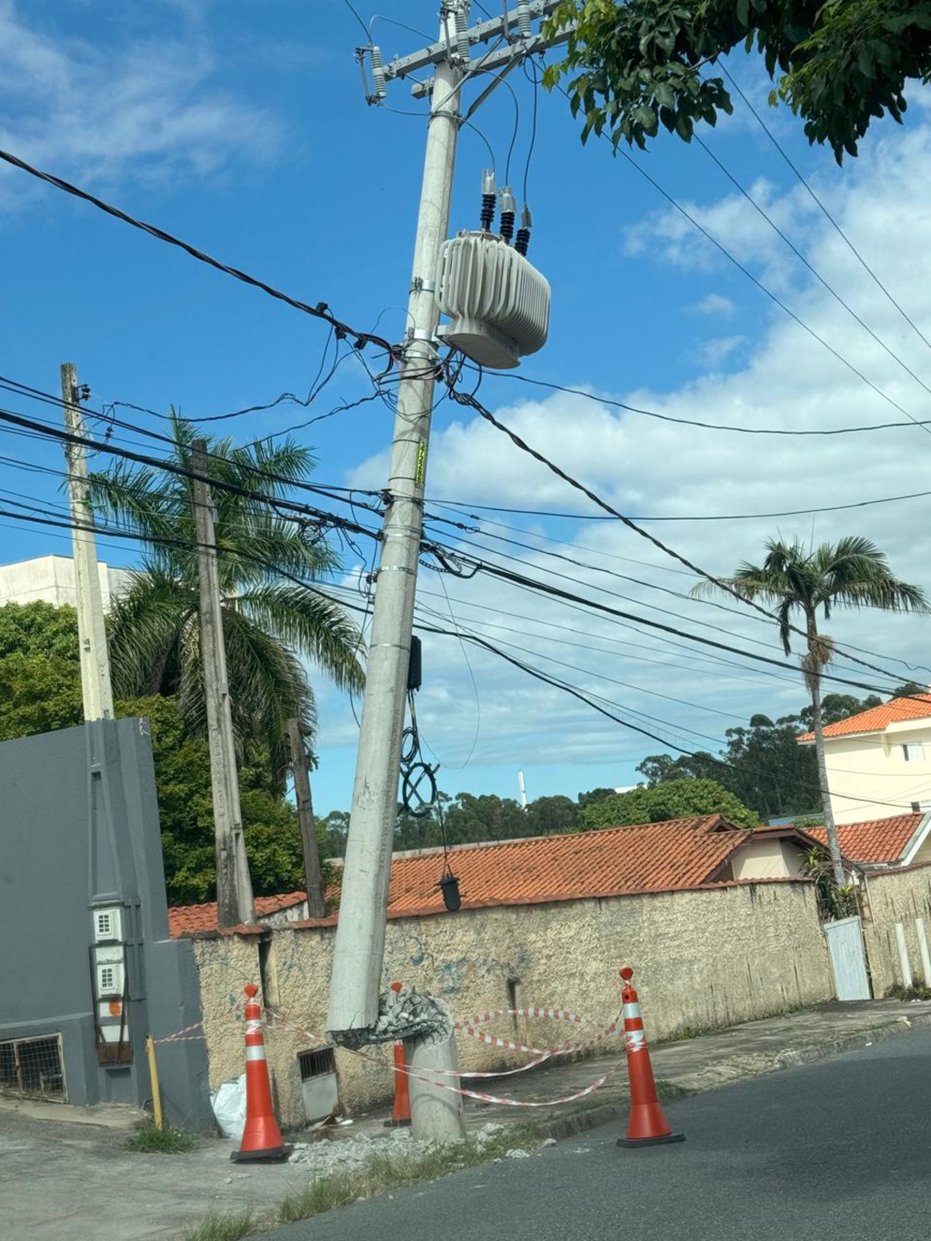 CPFL informou que iria providenciar o reparo
