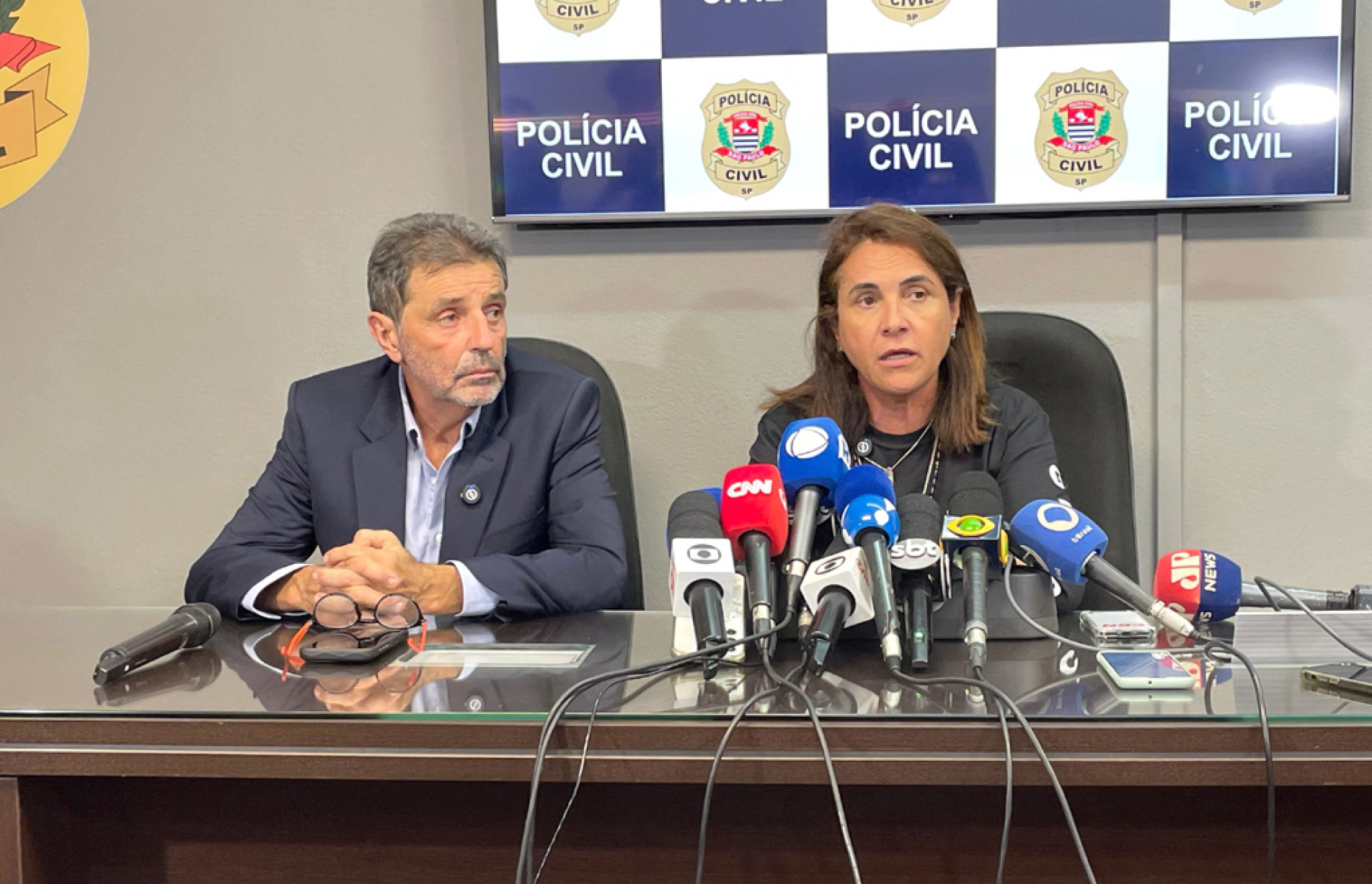 Os delegadas detalharam a prisão da mulher em coletiva de imprensa
