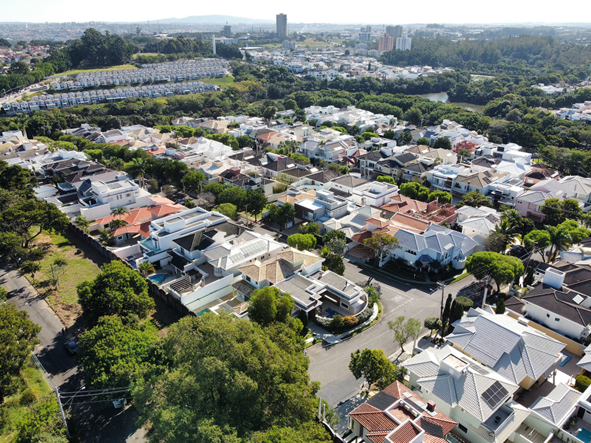 Entre 2020 e 2023, foram lançados 230 novos empreendimentos deste nível, sendo 172 verticais e 58 horizontais
