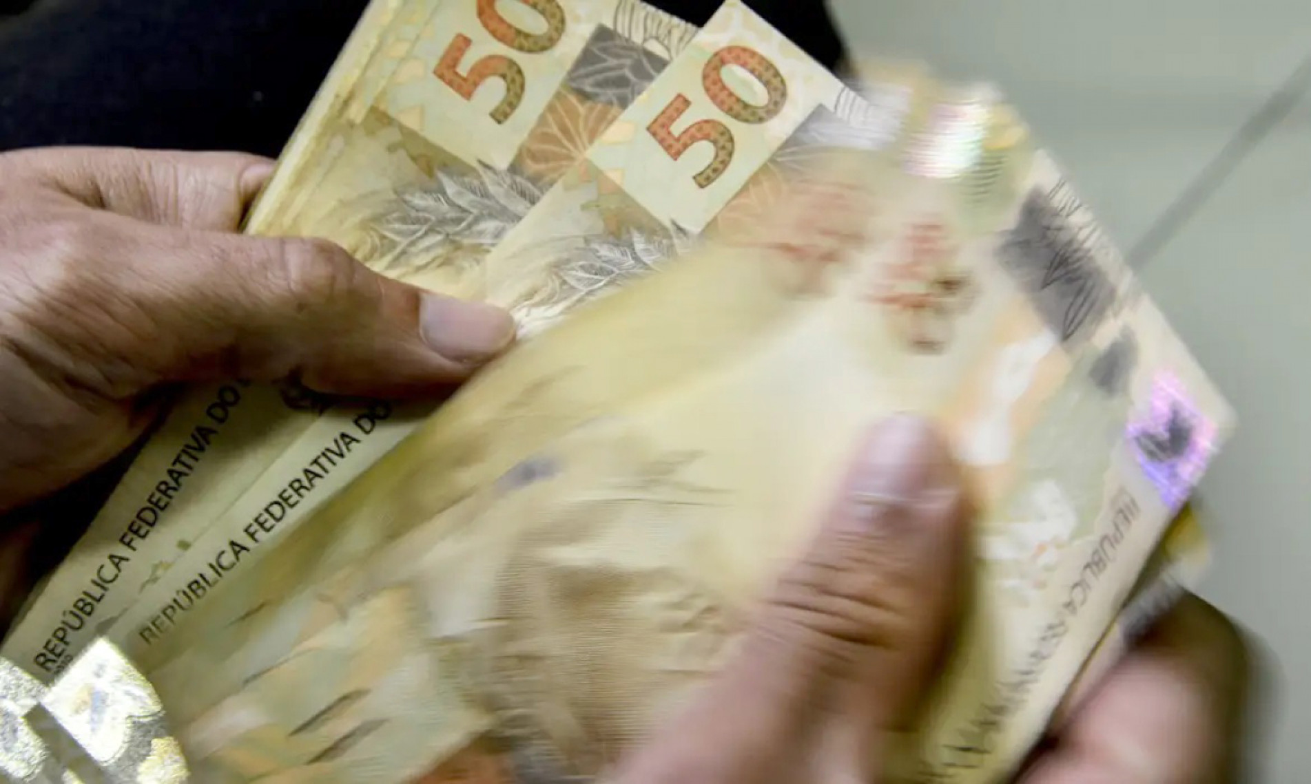 O poder de compra do dinheiro fica comprometido com inflação alta
