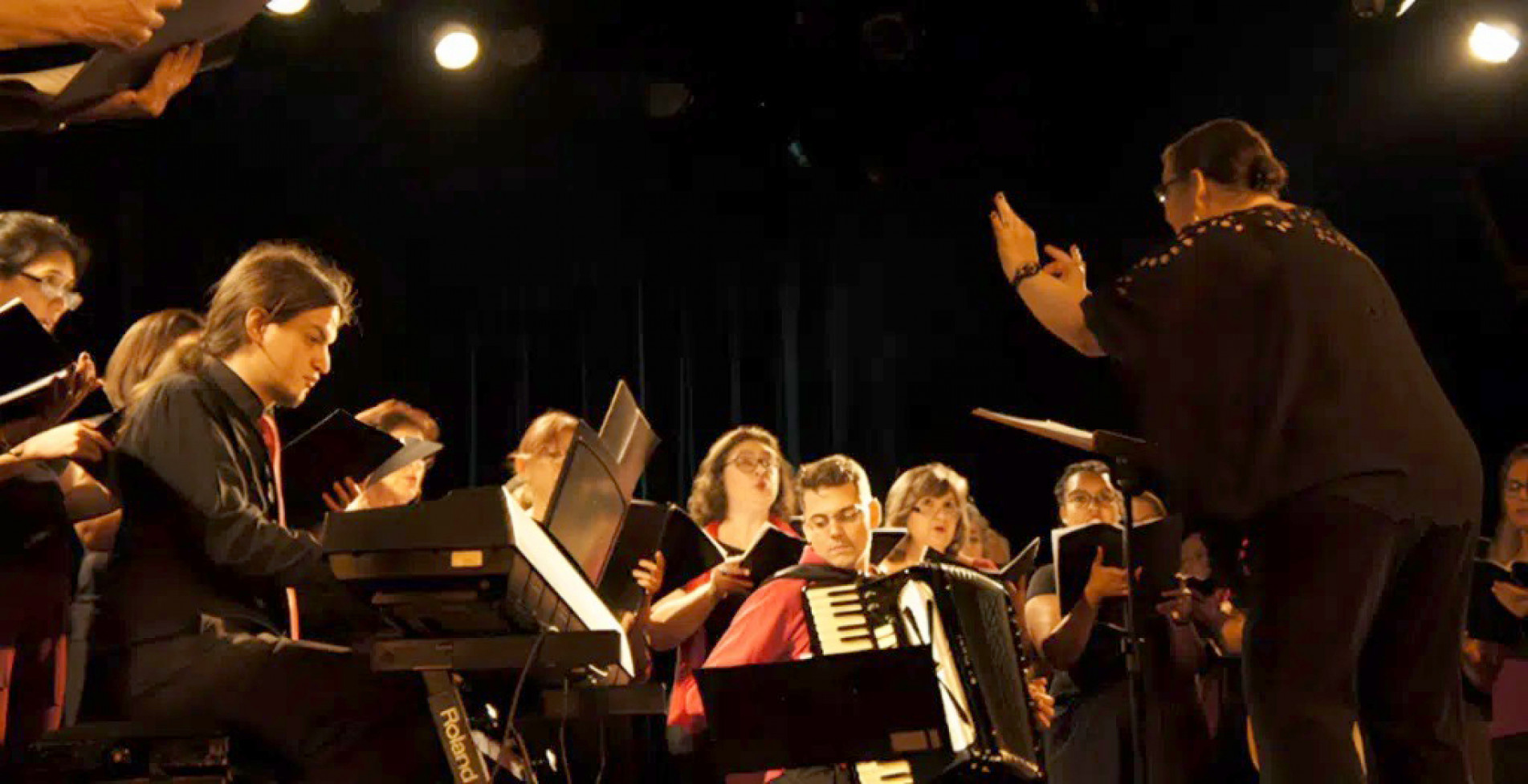 Repertório é variado e apresenta diversos estilos como MPB, samba, música antiga e folclóricas
