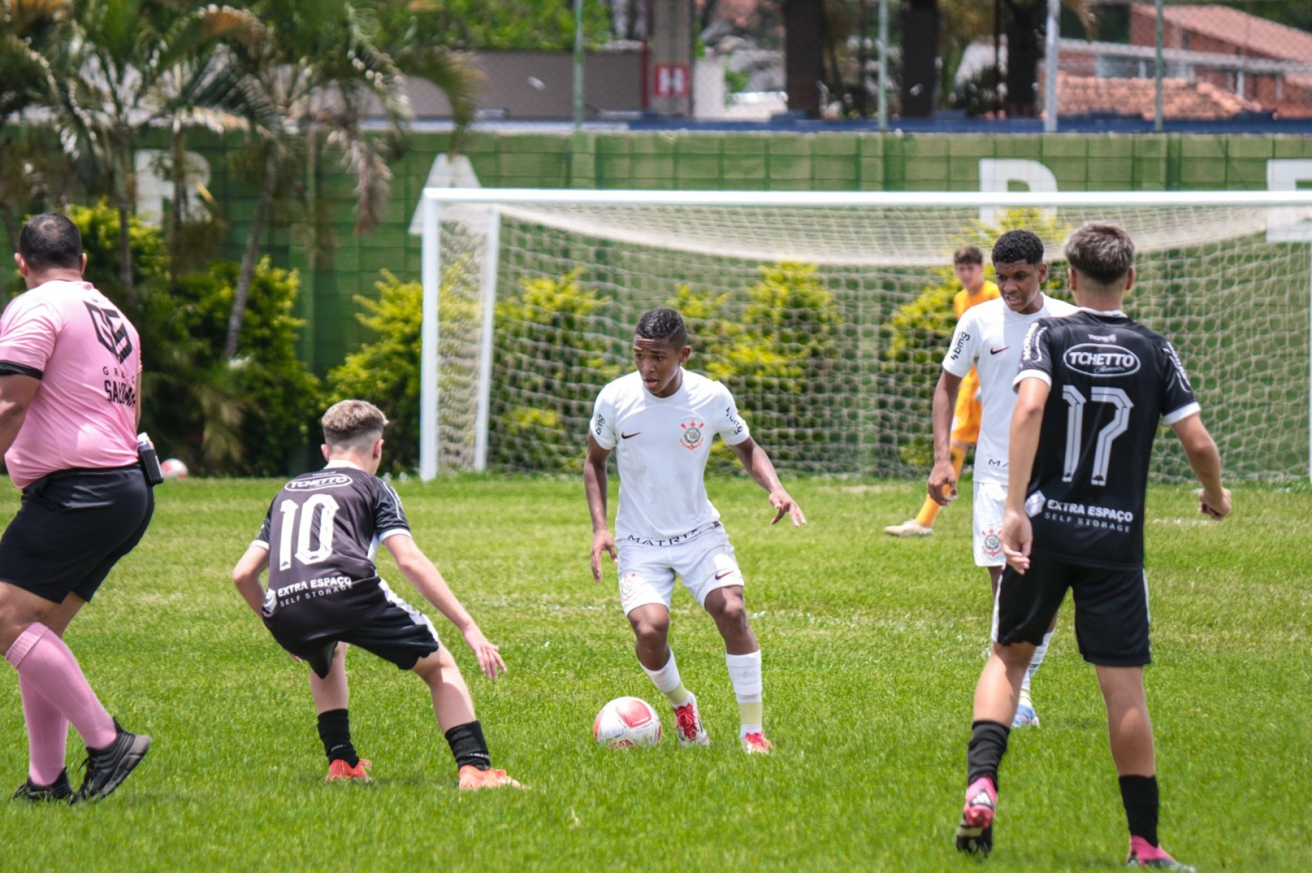 O Corinthians bateu o Rio Branco por 4 a 1