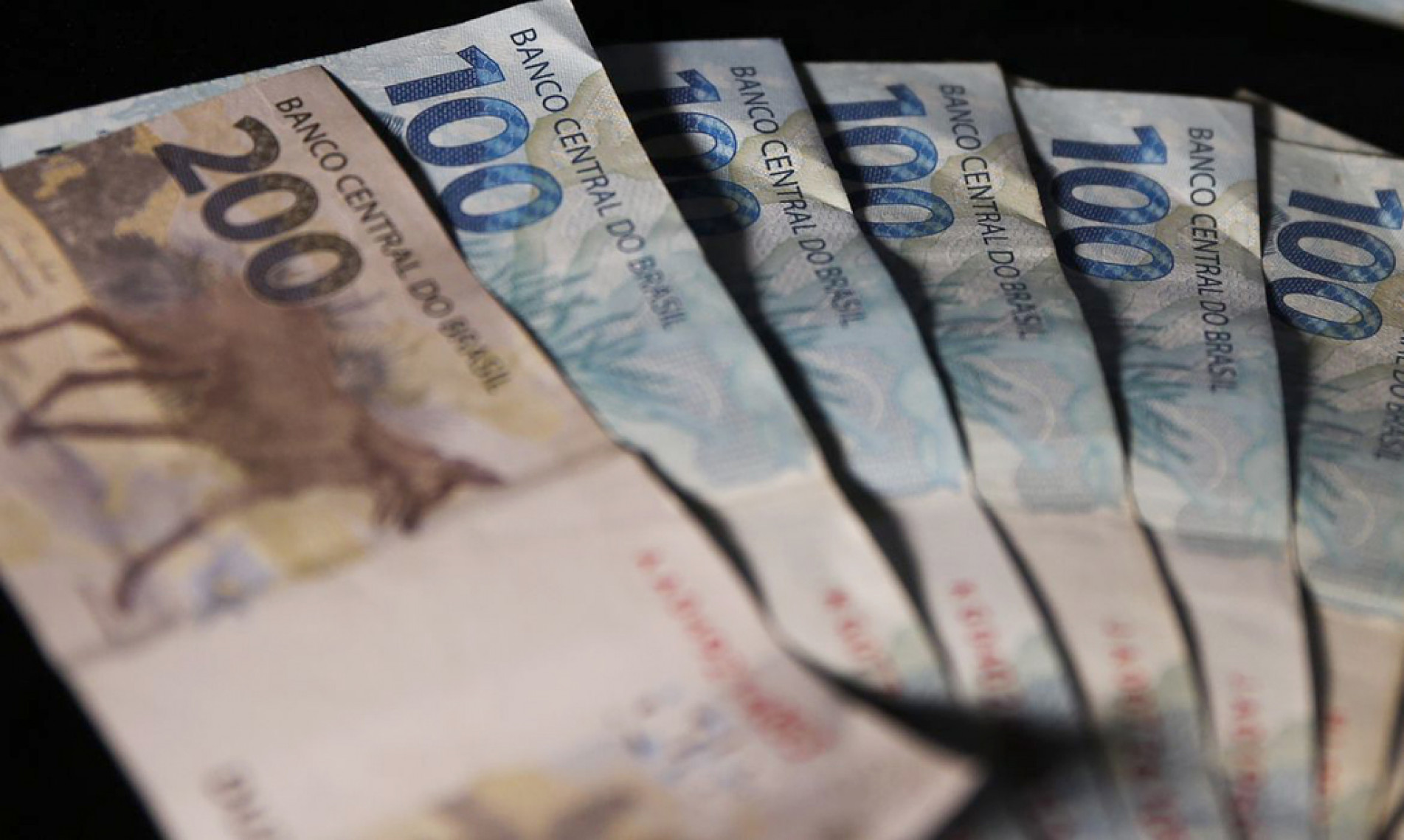 A piora na comparação interanual é resultado da queda de US$ 26,1 bilhões no superávit comercial
