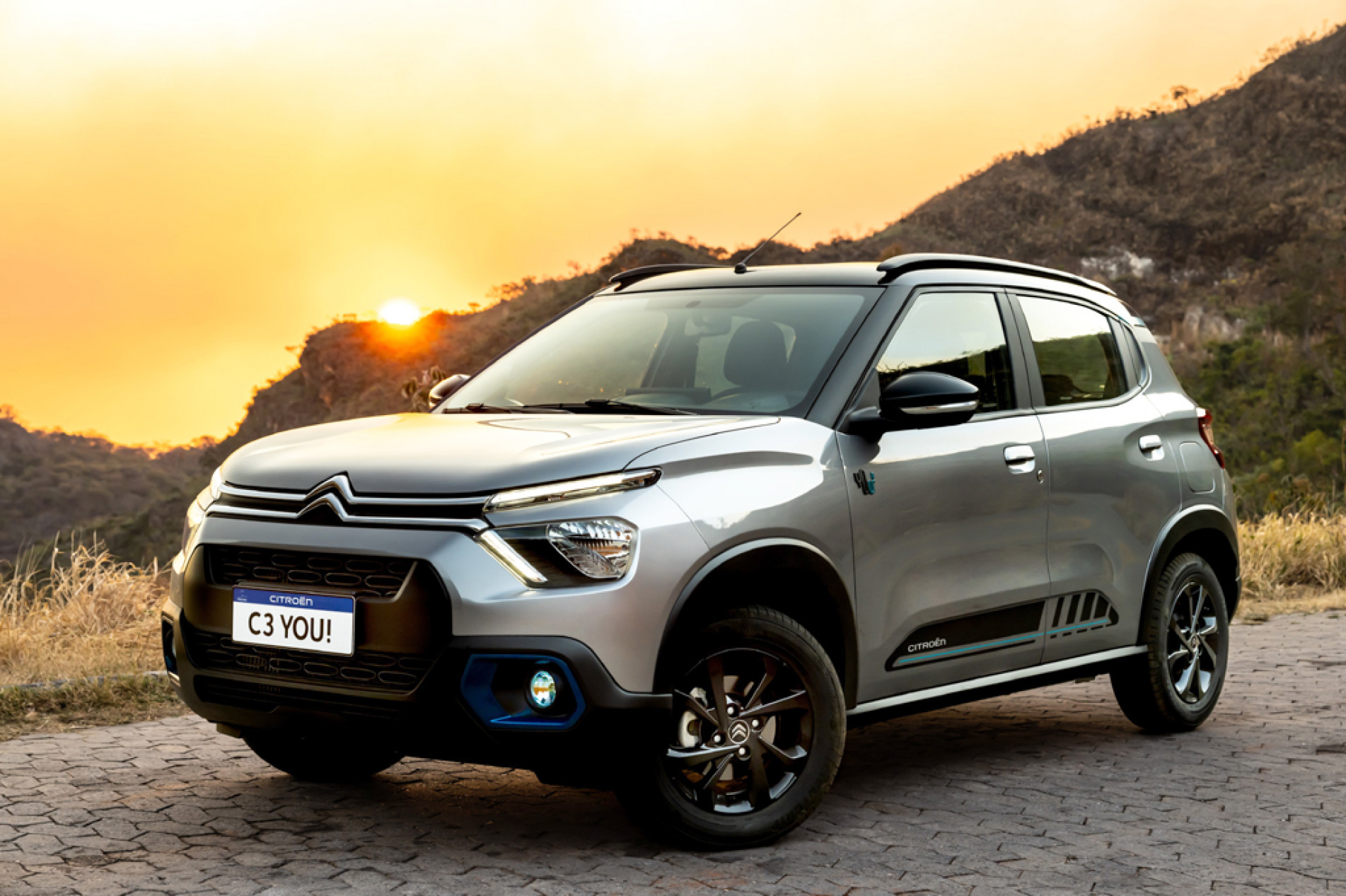 Pelo ciclo Inmetro, faz médias de 11 km/l na cidade e 12,8 km/l na estrada, com gasolina
