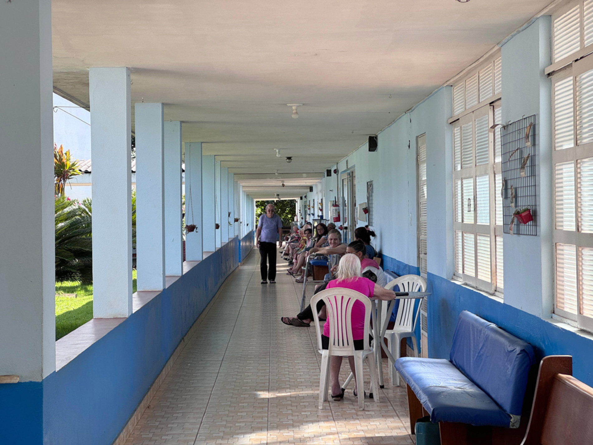 Moradores recebem atendimento de uma equipe multidisciplinar durante todo o dia
