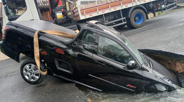 Incidente ocorre na rua Custódio Luiz Dordetti, esquina com a Antônio Ferraz, Jardim Los Angeles