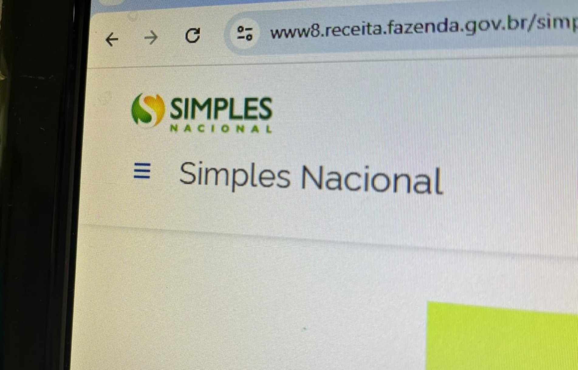 Pela modalidade há o benefício de ter apoio a crédito facilitado e pagar impostos em uma única guia 